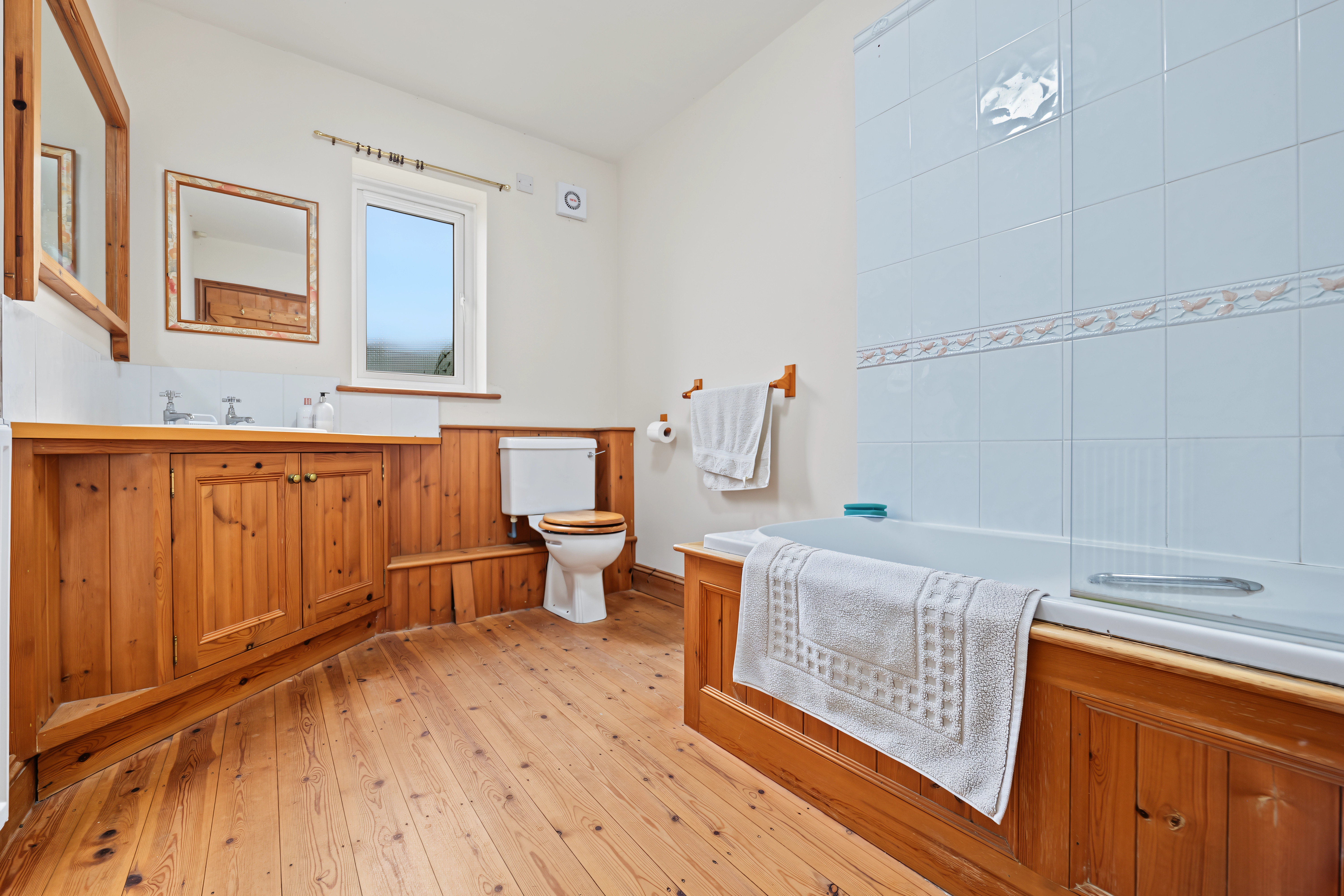 4 bedroom detached barn conversion for sale, Long Barn Sutton Lane, Market Harborough, LE16