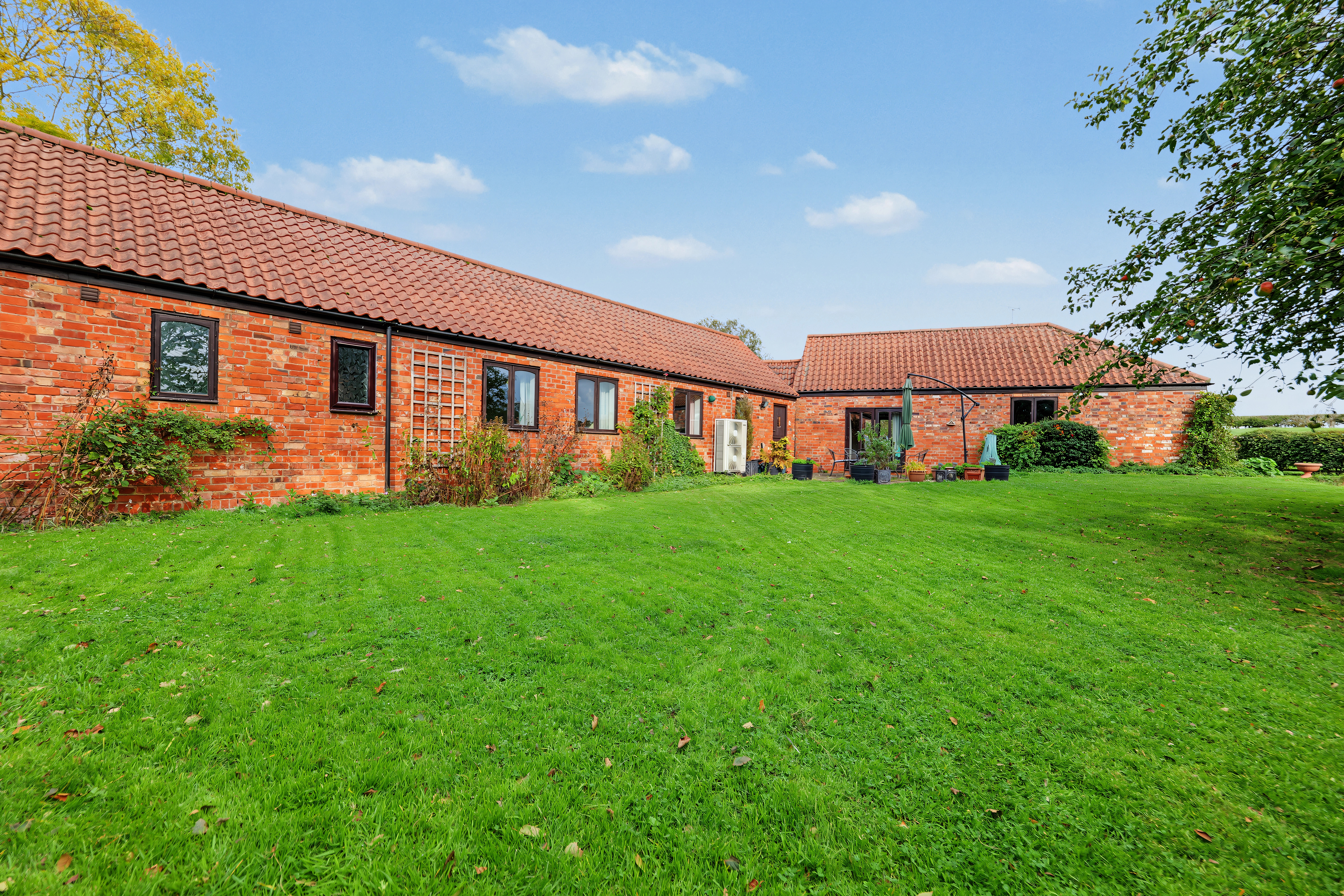 4 bedroom detached barn conversion for sale, Long Barn Sutton Lane, Market Harborough, LE16