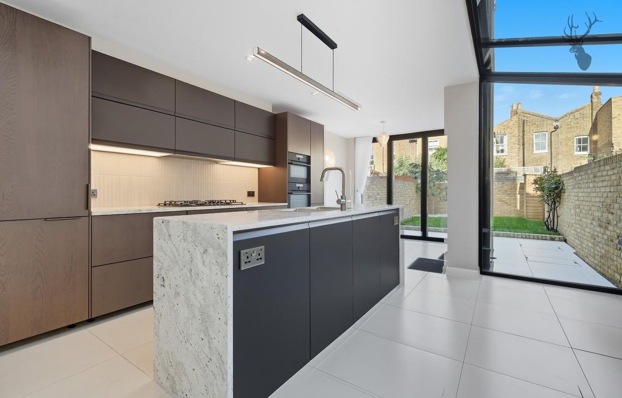 4 bedroom terraced house for sale, Zealand Road, London, E3, photo 2