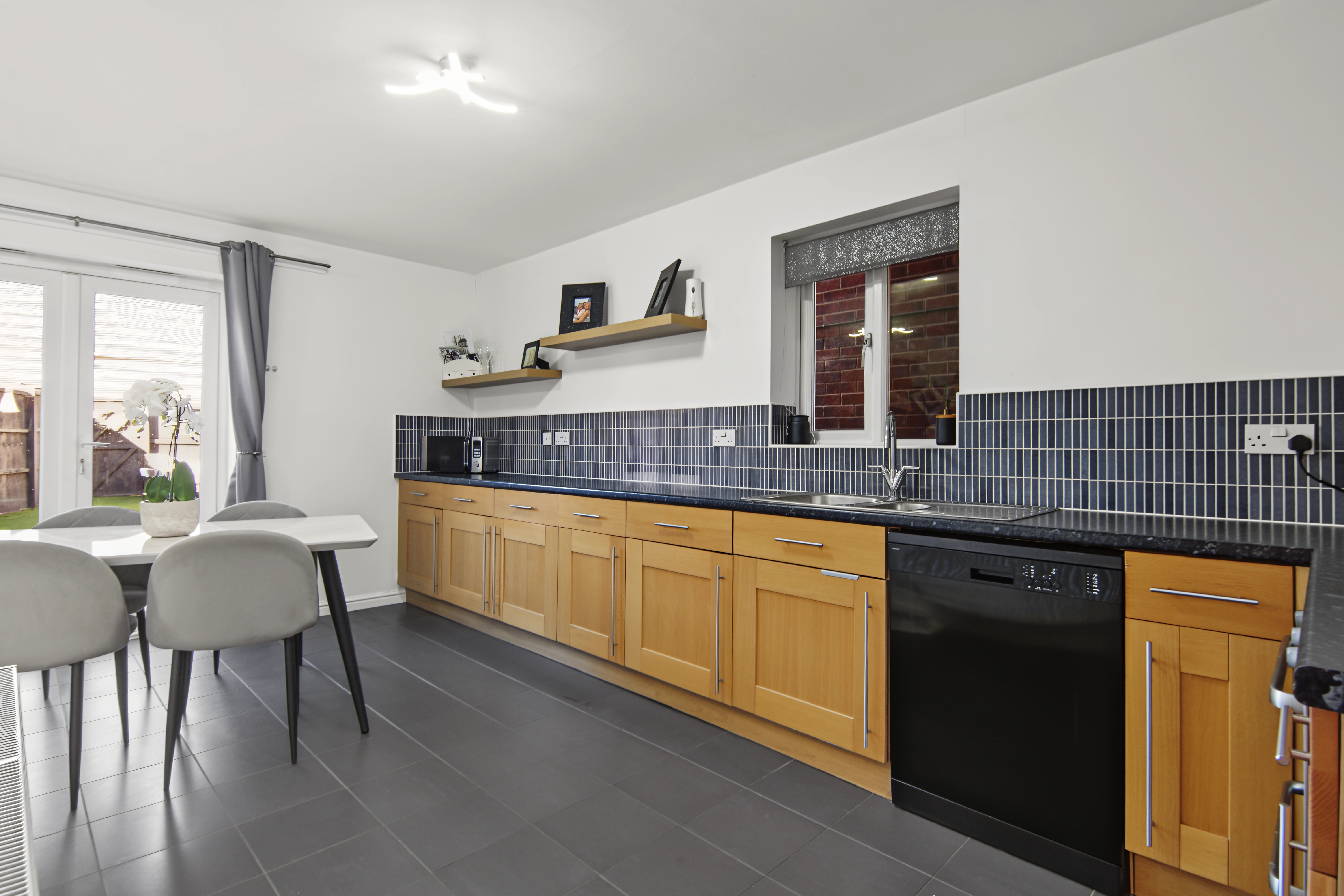 4 bedroom semi detached house for sale, Hudson Vale, Coventry, CV4, photo 5