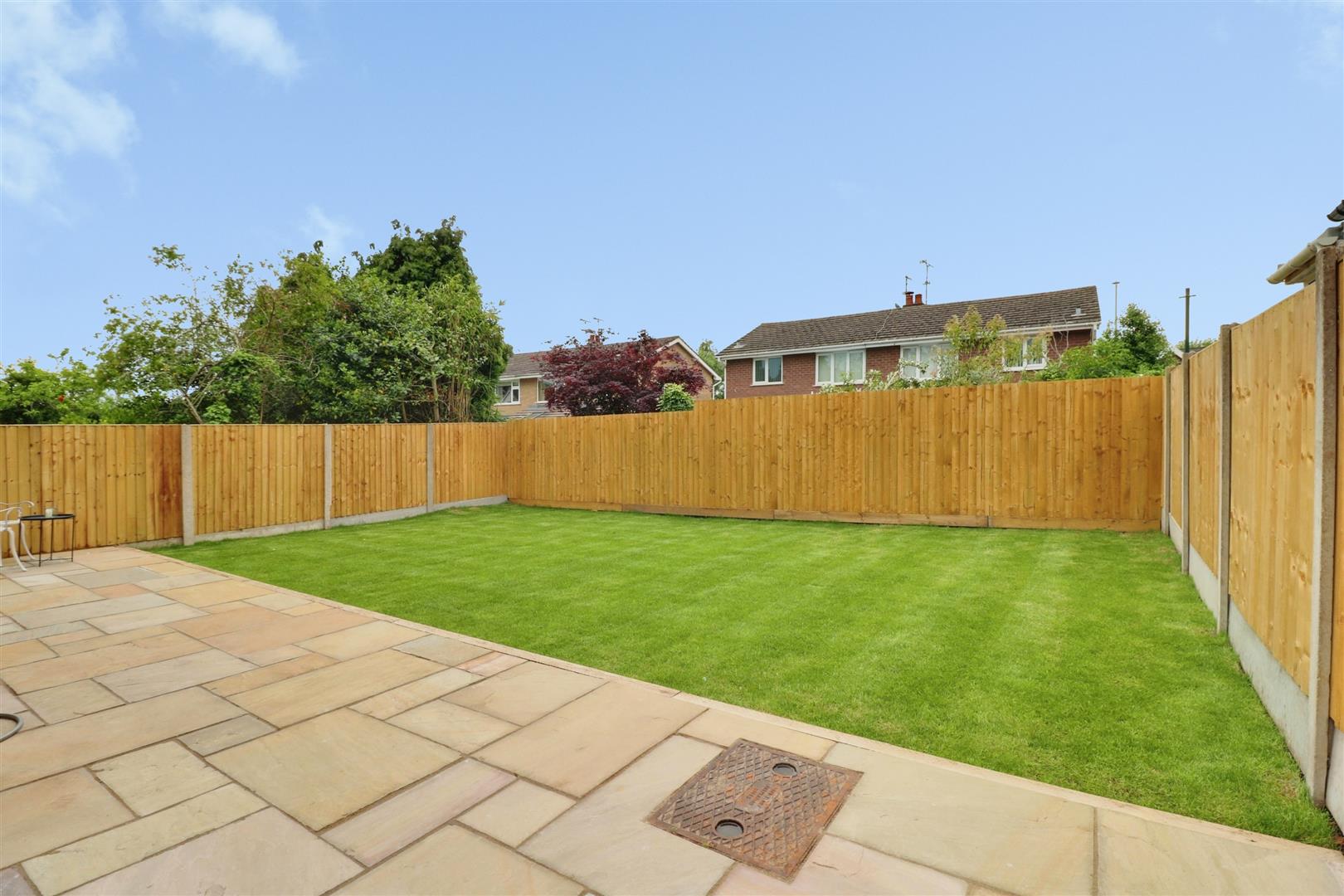 3 bedroom house for sale, Fields Close, Stoke-On-Trent, ST7, photo 2