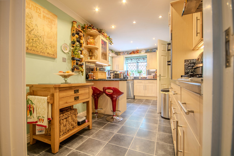 3 bedroom for sale, Ifor Hael Road, Newport, NP10, photo 6 of 20