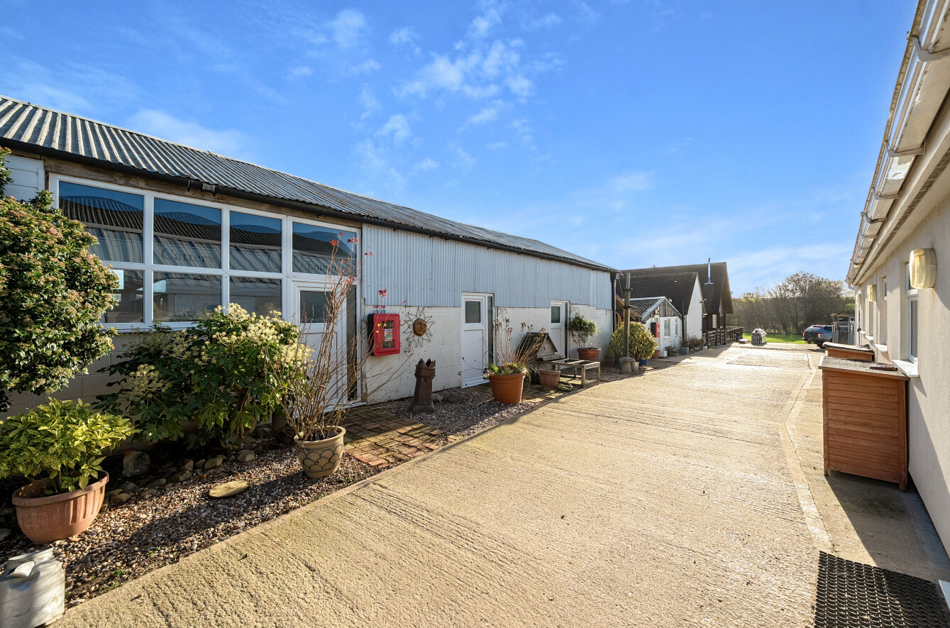 4 bedroom detached house for sale, High Barn Farm Boarding Kennels, Leicester, LE7