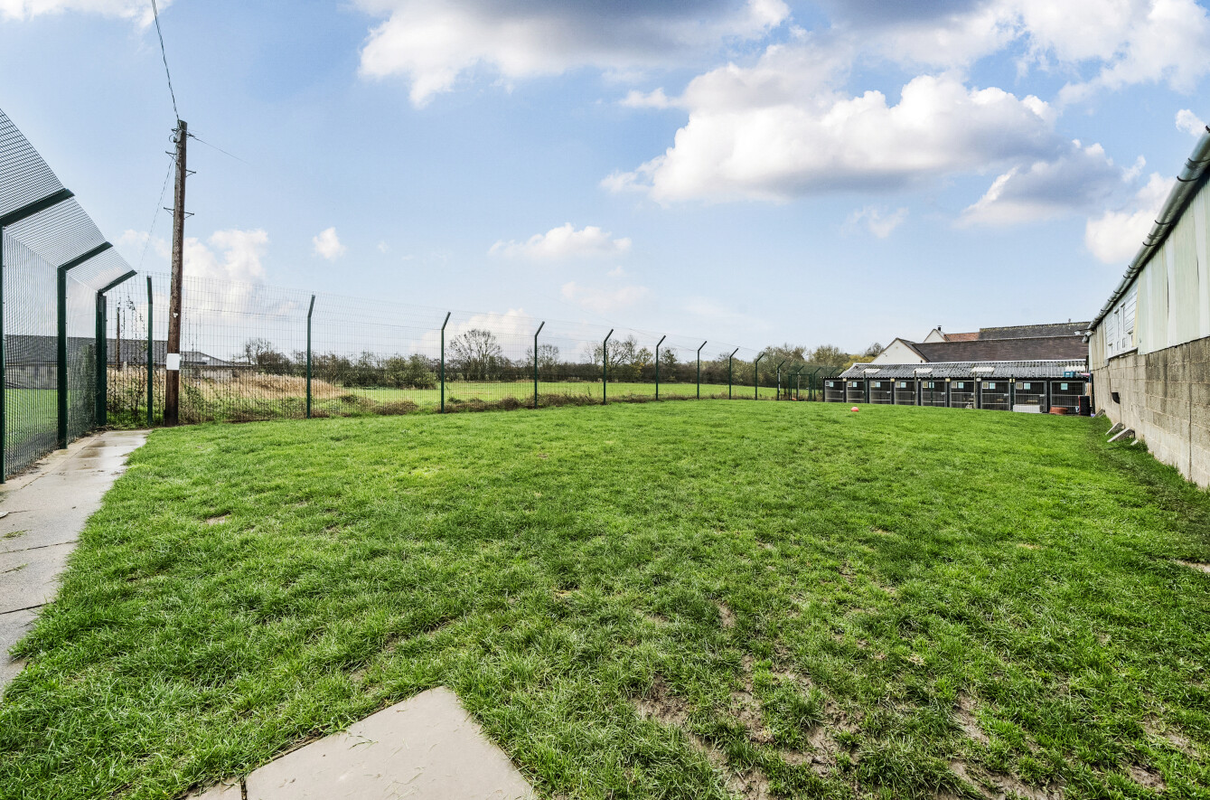 4 bedroom detached house for sale, High Barn Farm Boarding Kennels, Leicester, LE7