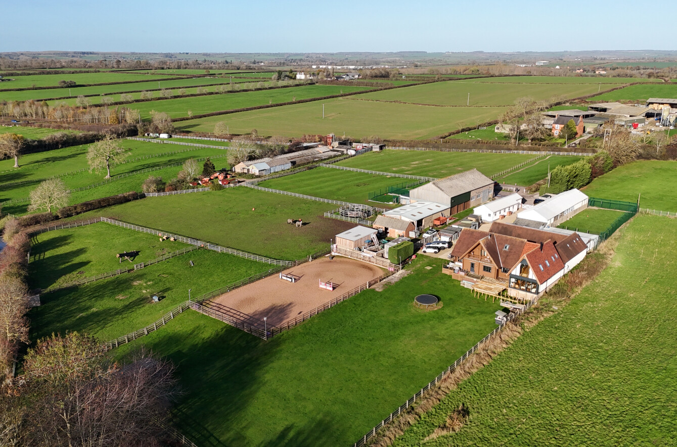 4 bedroom detached house for sale, High Barn Farm Boarding Kennels, Leicester, LE7