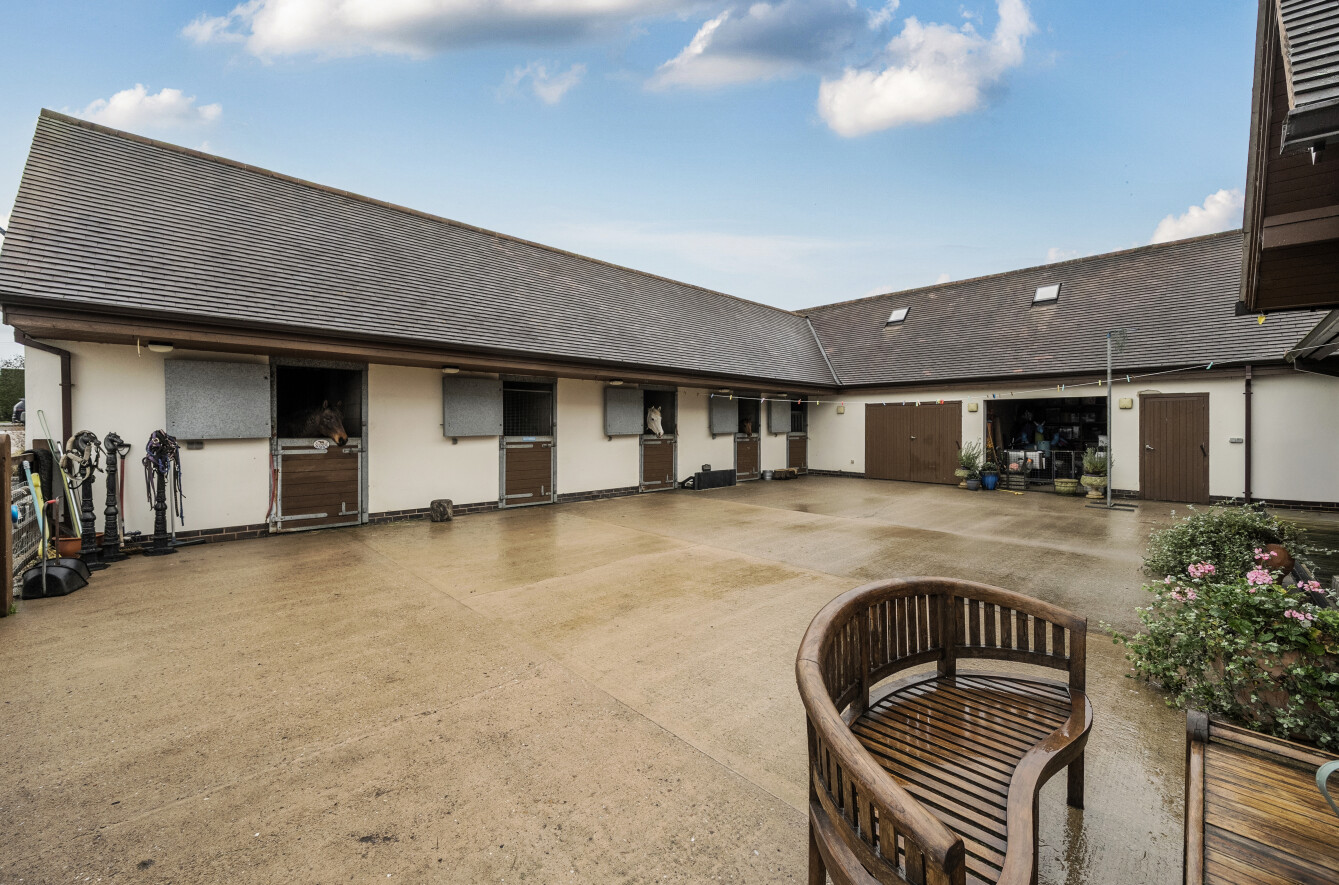 4 bedroom detached house for sale, High Barn Farm Boarding Kennels, Leicester, LE7