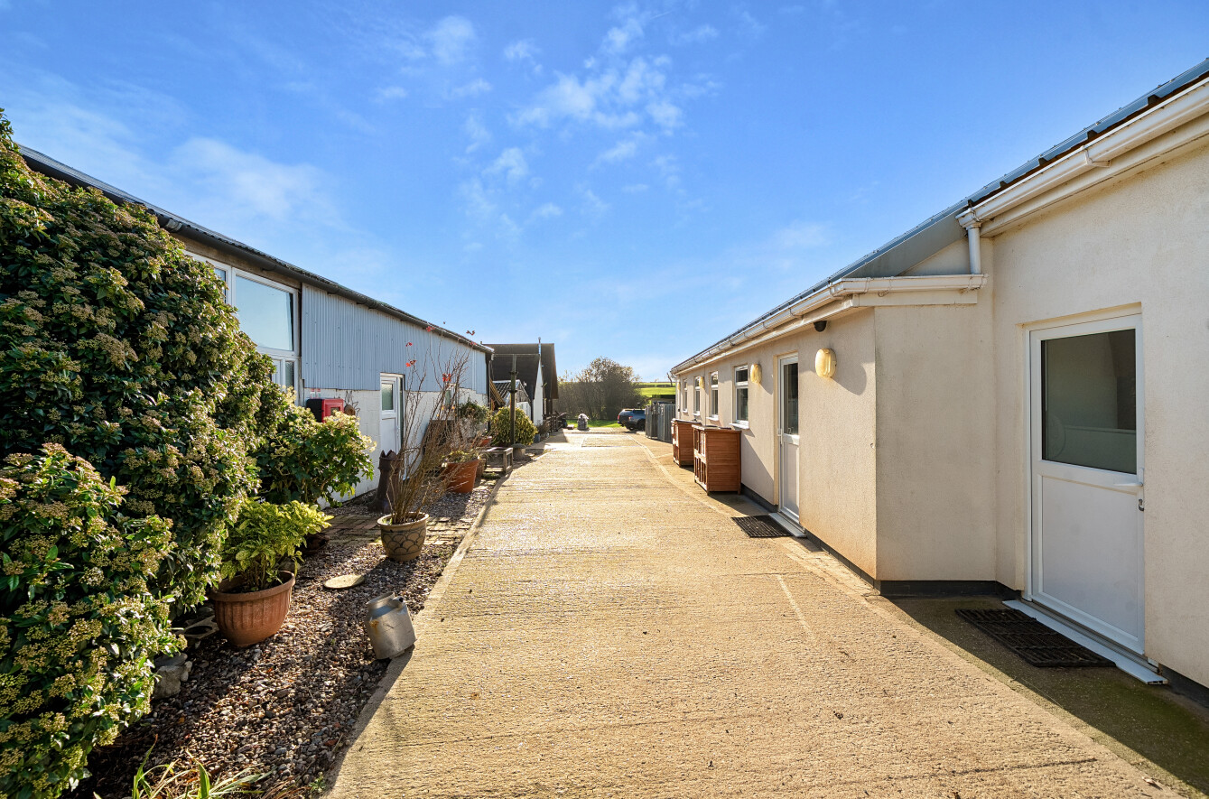 4 bedroom detached house for sale, High Barn Farm Boarding Kennels, Leicester, LE7