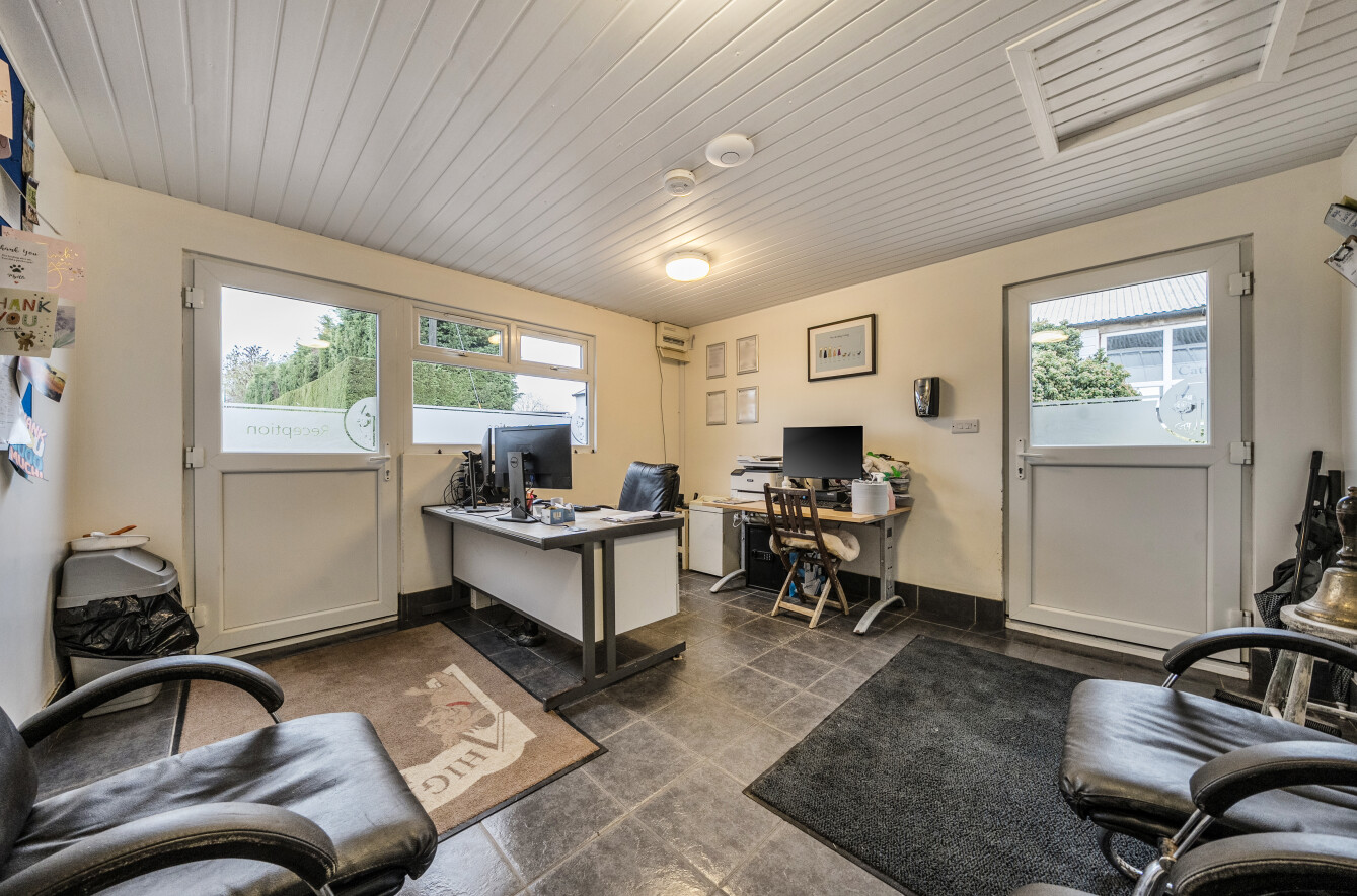 4 bedroom detached house for sale, High Barn Farm Boarding Kennels, Leicester, LE7