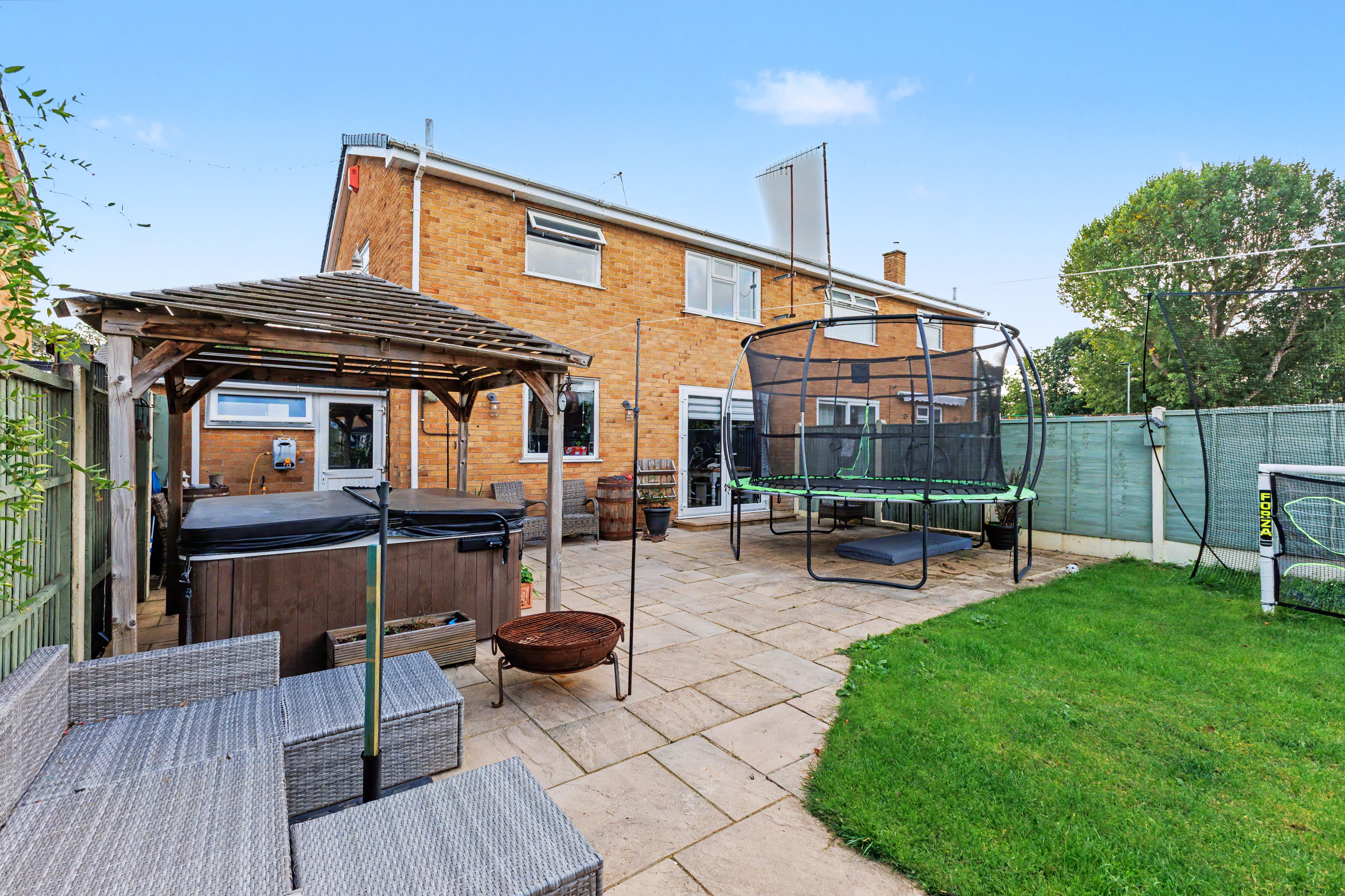3 bedroom semi detached house for sale, Meadow Road, Evesham, WR11