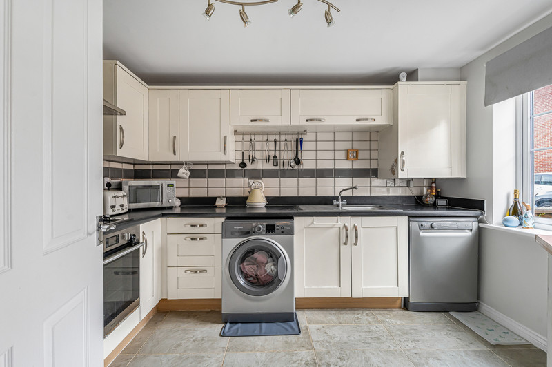 3 bedroom for sale, Woolwich Way, Andover, SP11, photo 3