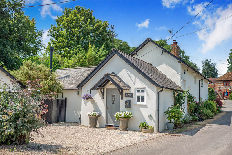3 bedroom for sale, Alexander Cottage Kimpton, Andover, SP11, photo 2