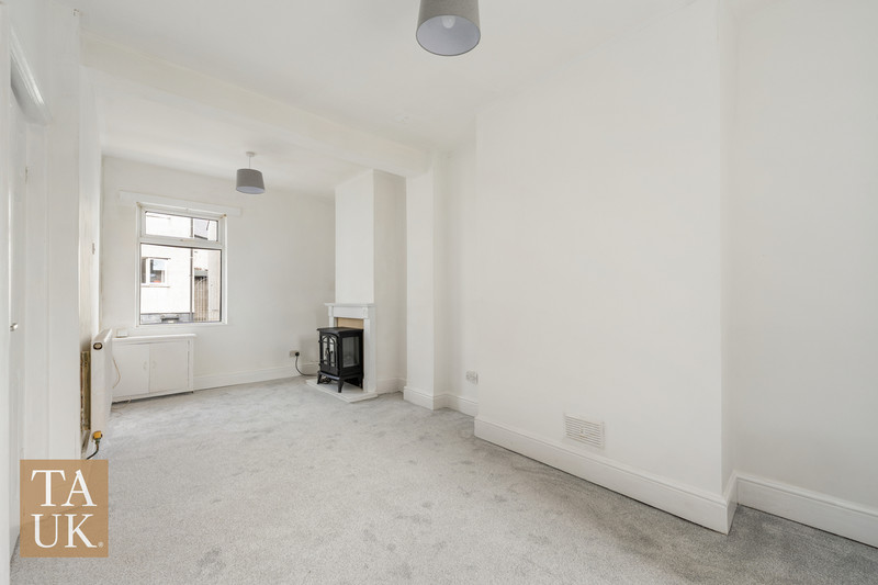 2 bedroom for sale, Station Street, Holyhead, LL65, photo 2