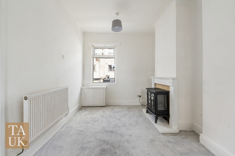 2 bedroom for sale, Station Street, Holyhead, LL65, photo 4