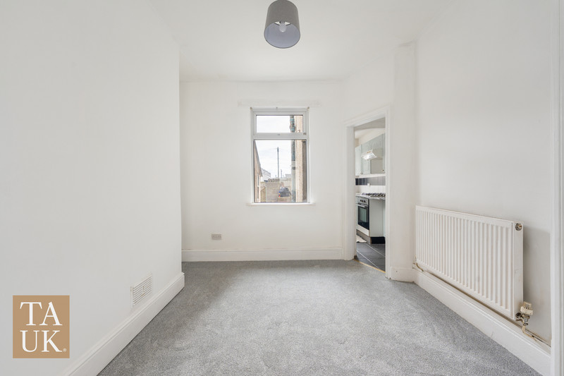 2 bedroom for sale, Station Street, Holyhead, LL65, photo 5