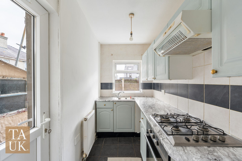 2 bedroom for sale, Station Street, Holyhead, LL65, photo 6 of 14