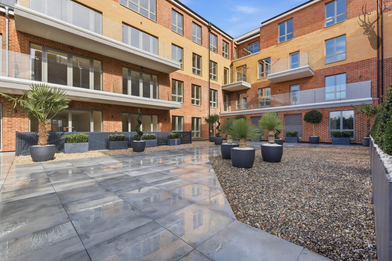 2 bedroom apartment for sale, High Road, Chigwell, IG7