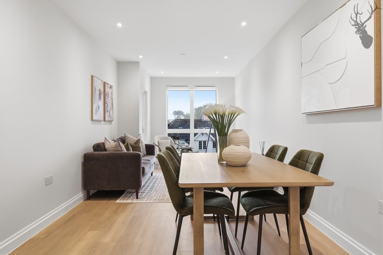 2 bedroom apartment for sale, High Road, Chigwell, IG7, photo 3