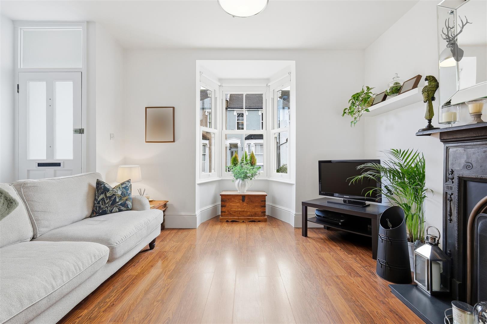 3 bedroom mid-terraced house for sale, West Grove, Woodford Green, IG8, photo 5