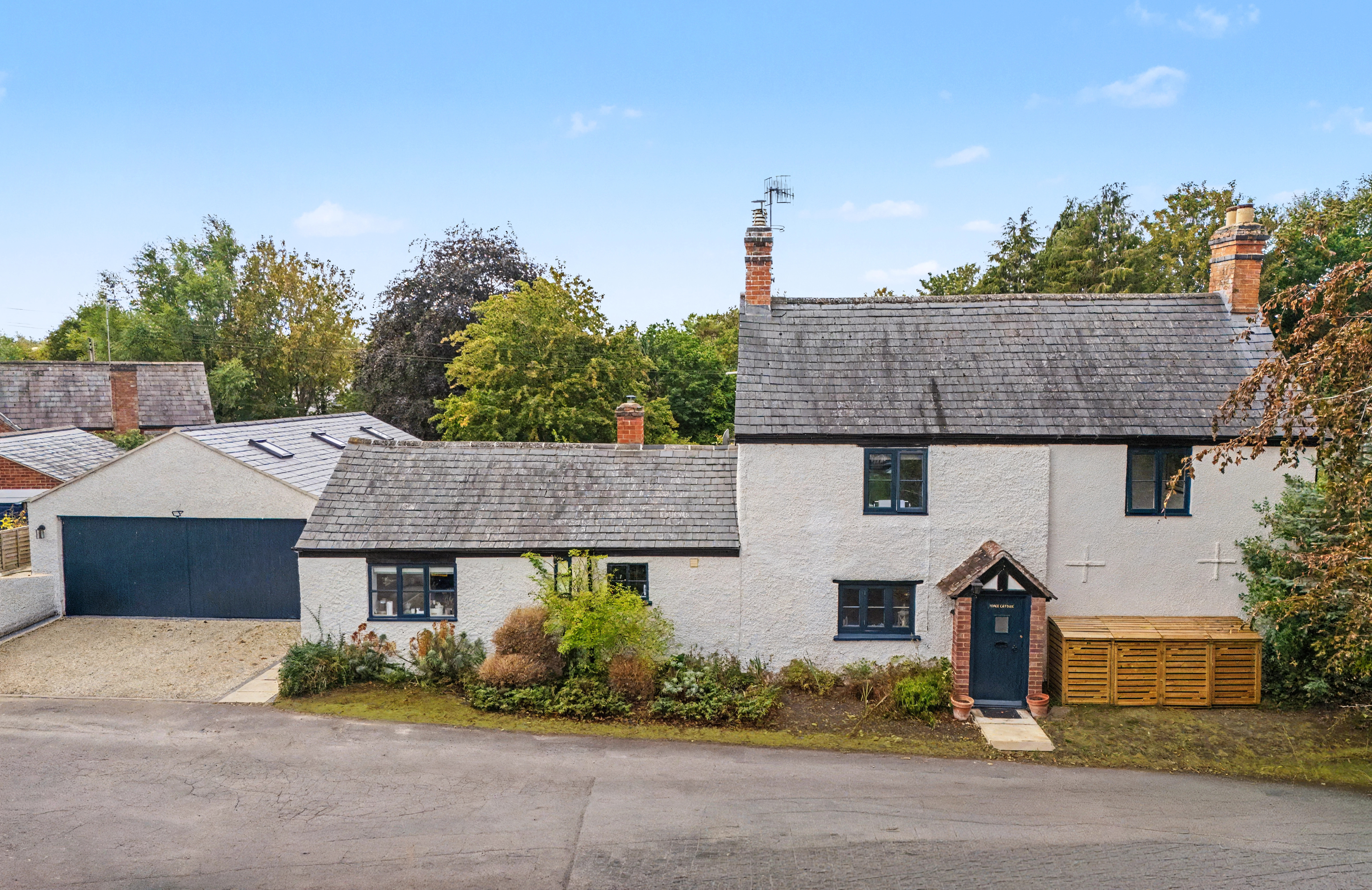 2 bedroom detached house for sale, Forge Cottage Watery Lane, Warwick, CV35