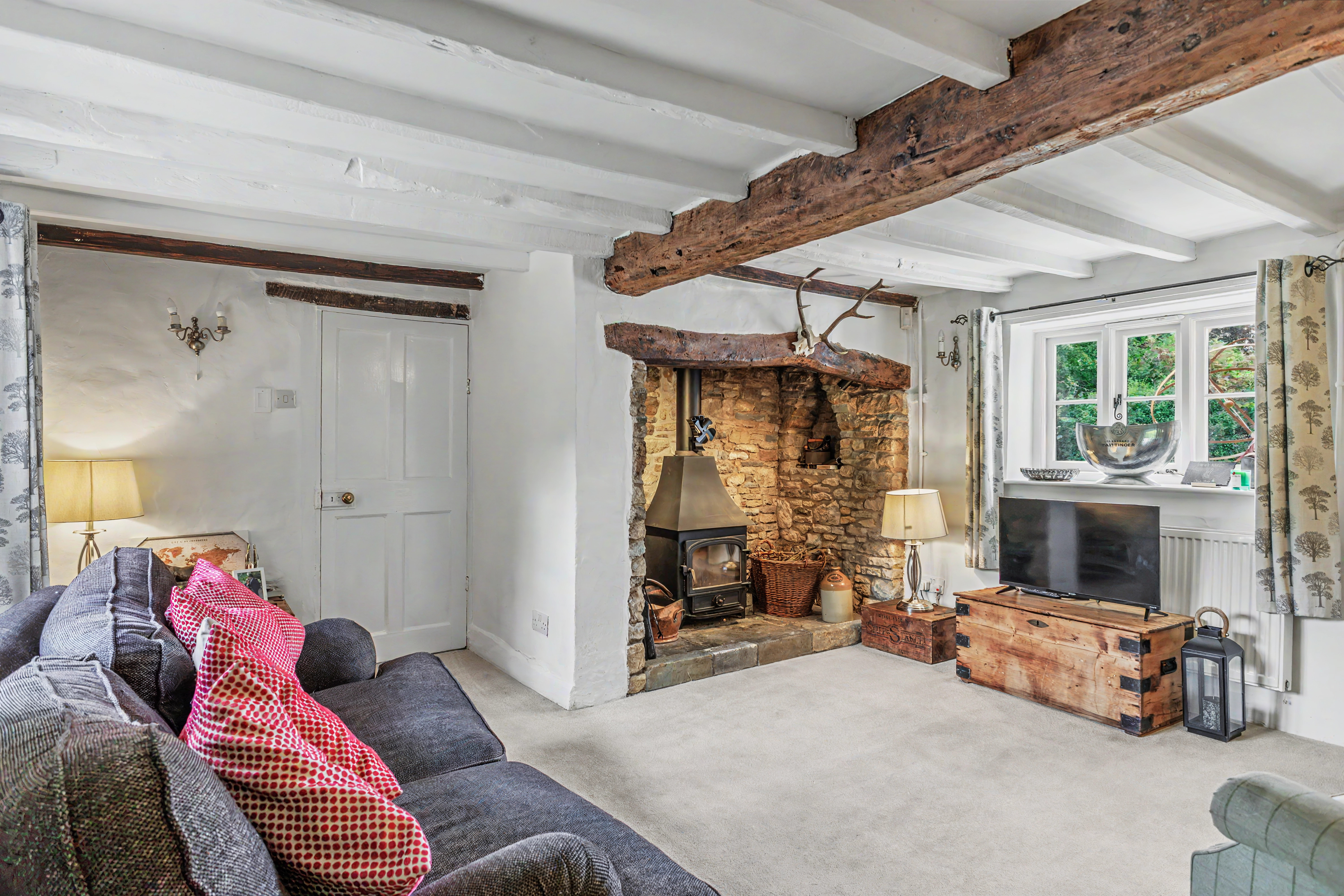 2 bedroom detached house for sale, Forge Cottage Watery Lane, Warwick, CV35