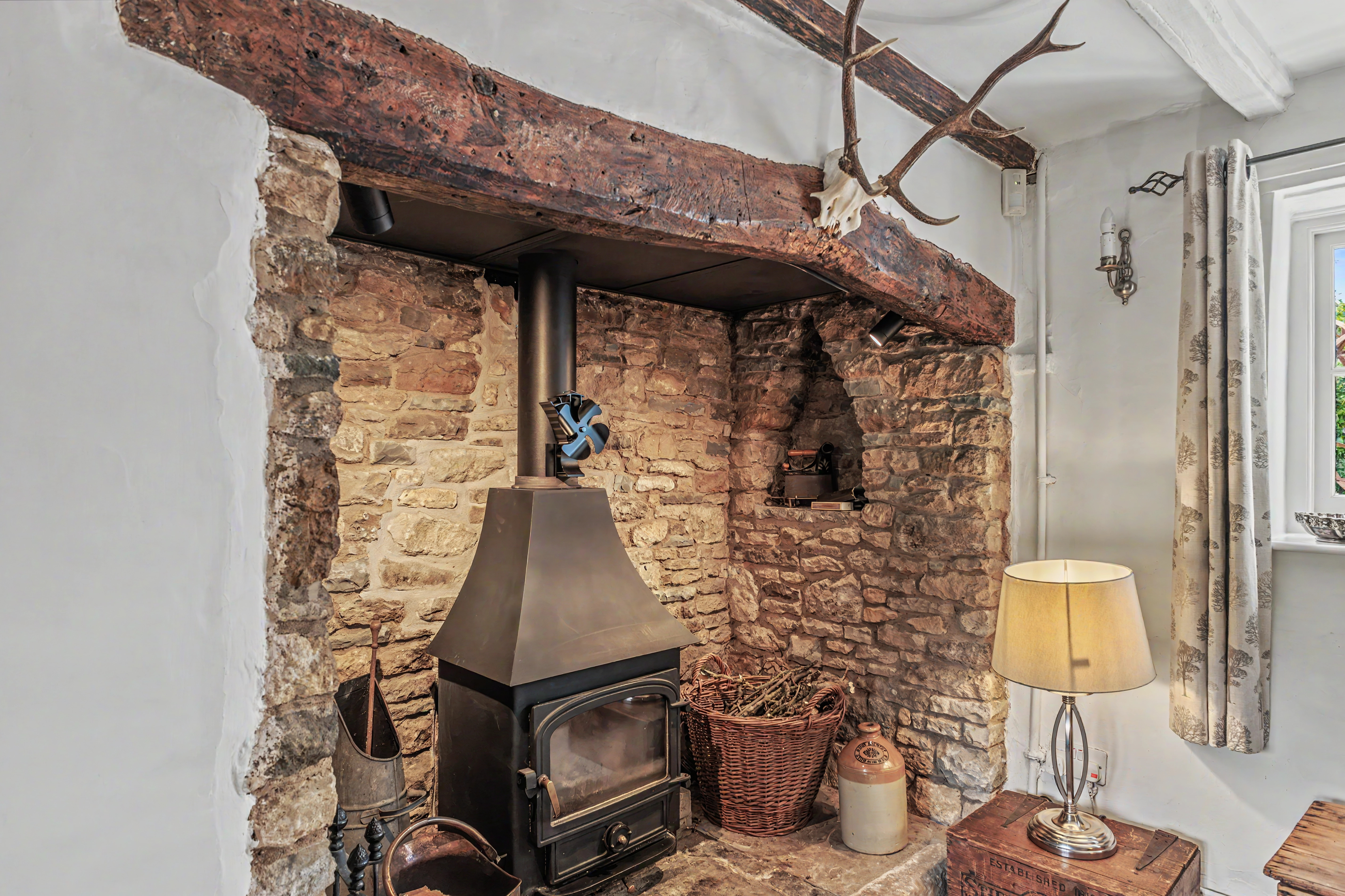 2 bedroom detached house for sale, Forge Cottage Watery Lane, Warwick, CV35