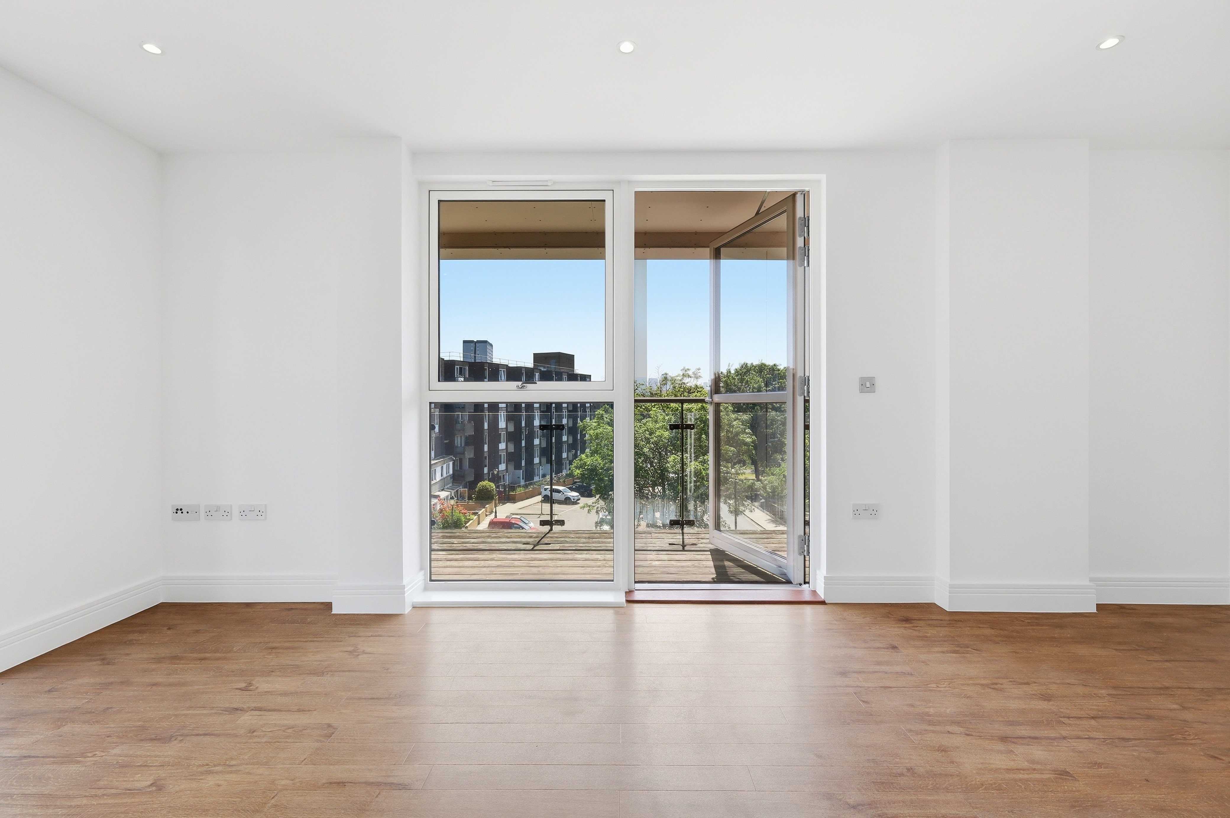 2 bedroom flat for sale, Cyan Apartments, London, E3, photo 3