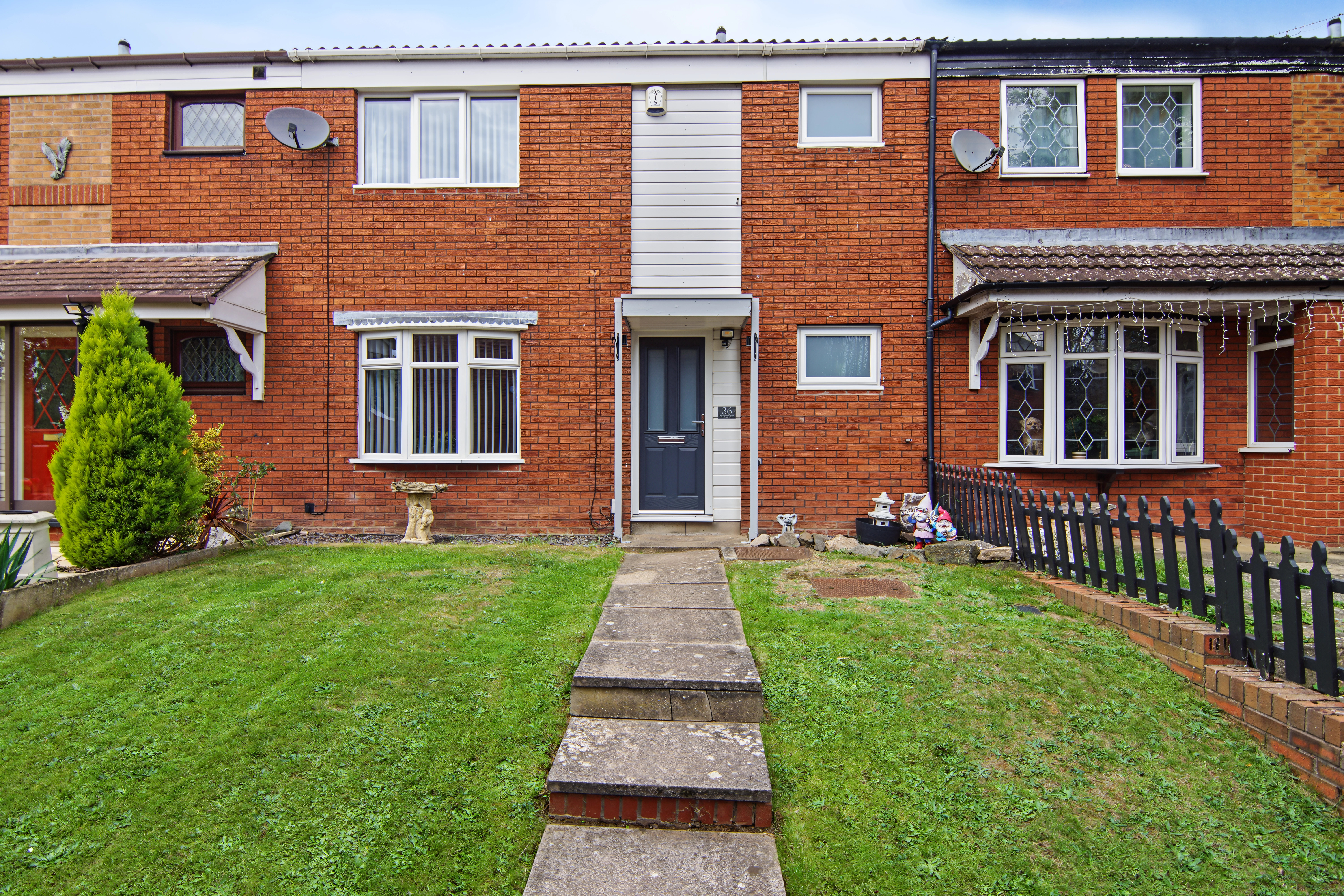 3 bedroom mid-terraced house for sale, Britten Close, Nuneaton, CV11, photo 1