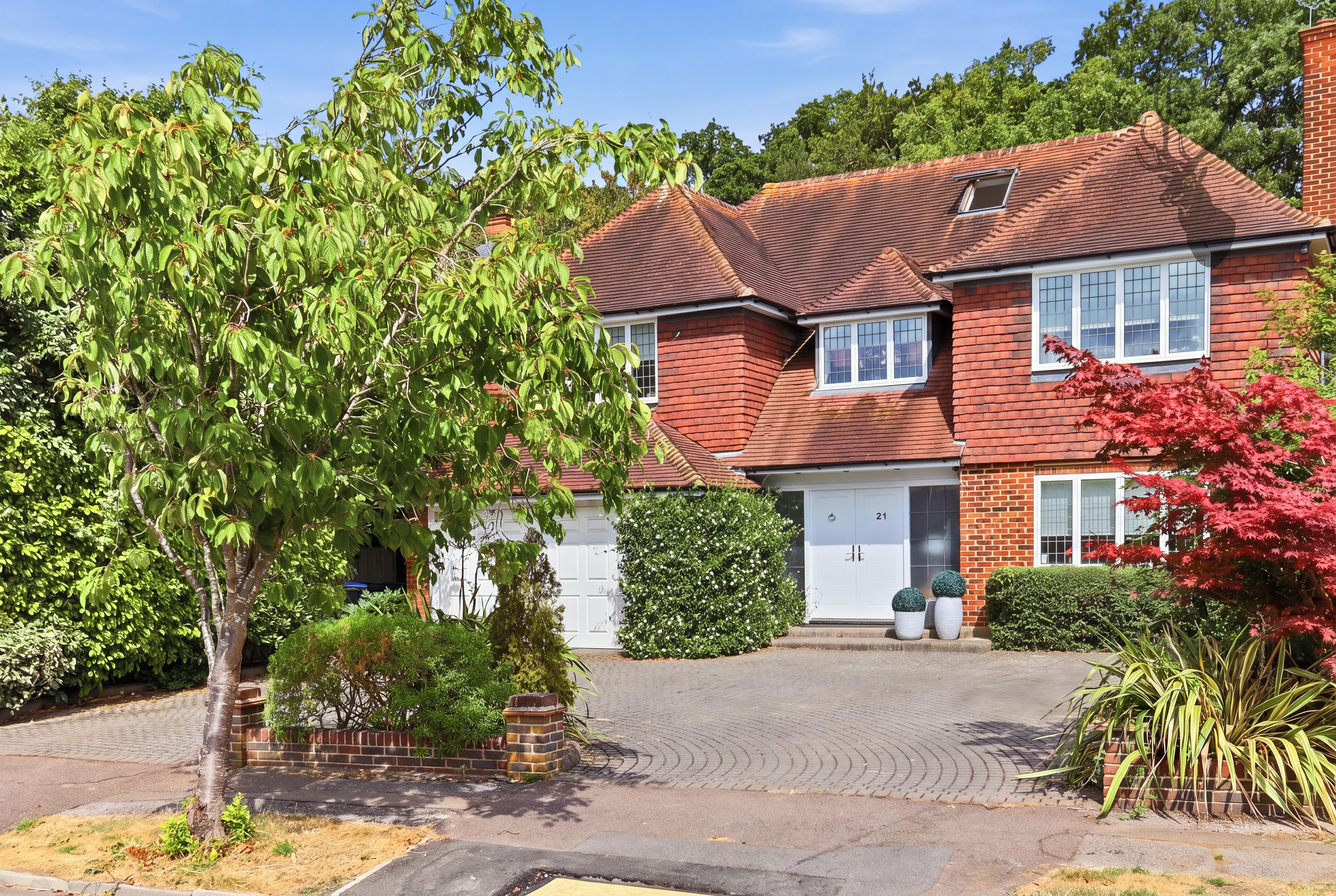 6 bedroom detached house for sale, Broadstrood, Loughton, IG10