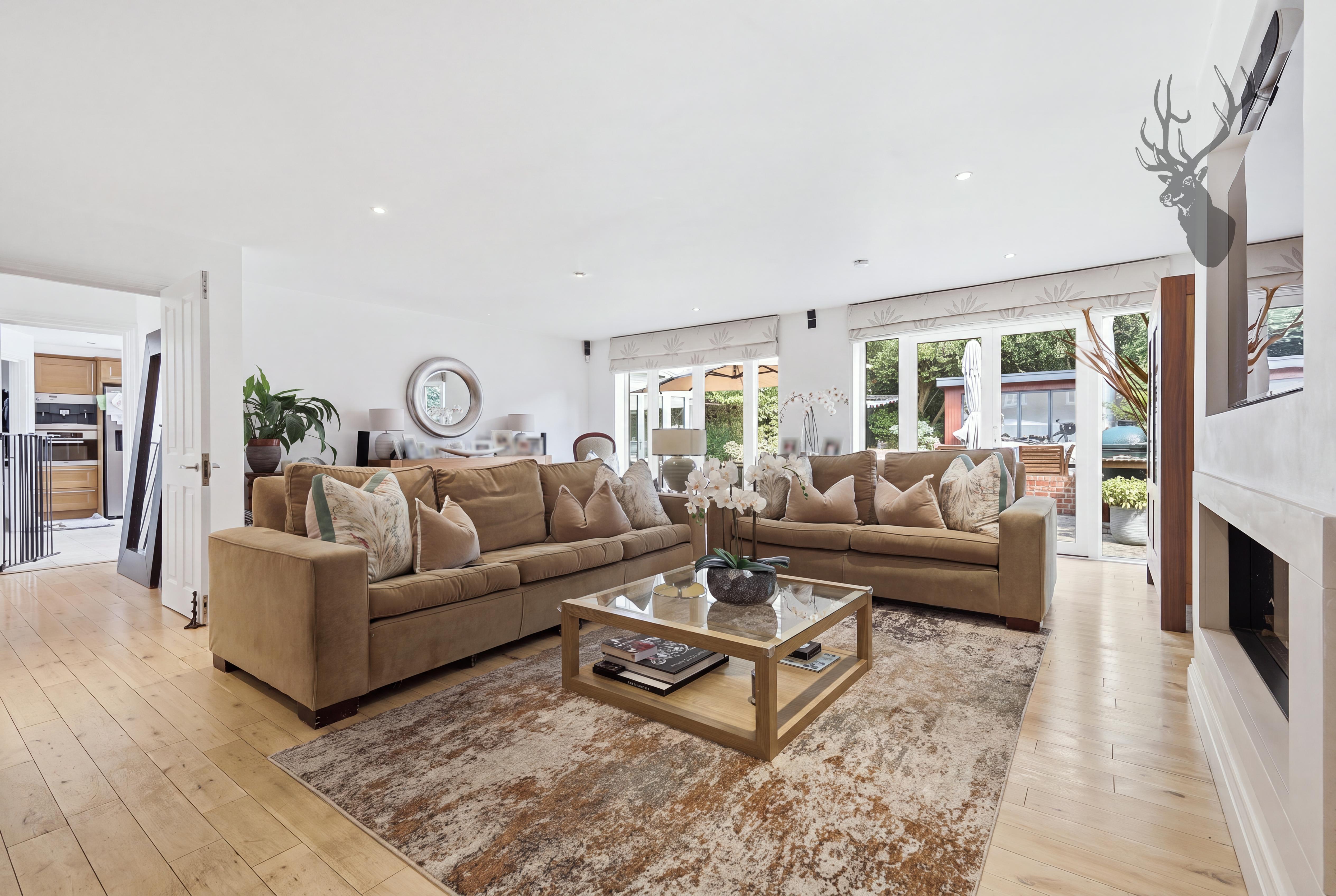 6 bedroom detached house for sale, Broadstrood, Loughton, IG10, photo 2