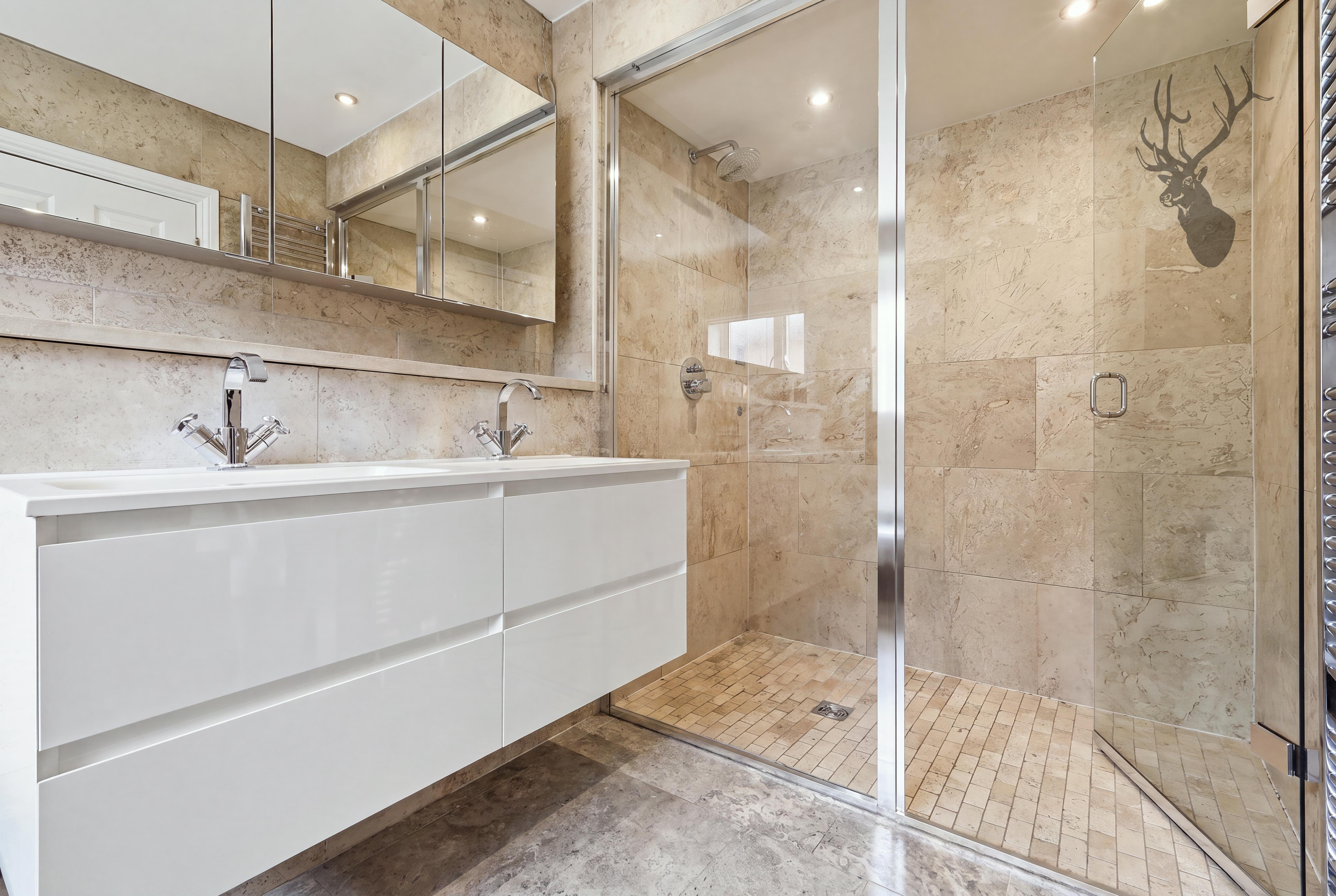 6 bedroom detached house for sale, Broadstrood, Loughton, IG10, photo 18 of 20