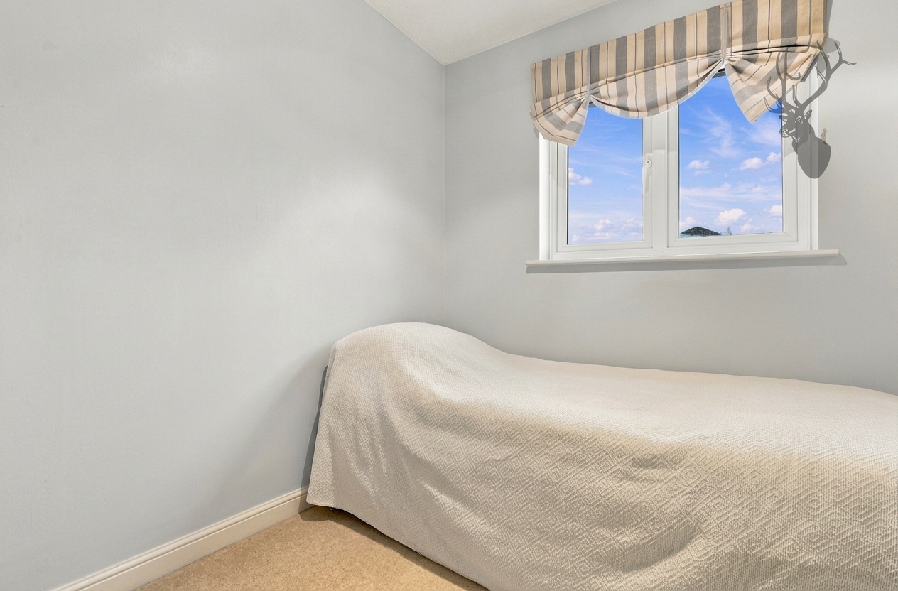 3 bedroom mid-terraced house for sale, Slade End, Epping, CM16, photo 12 of 17
