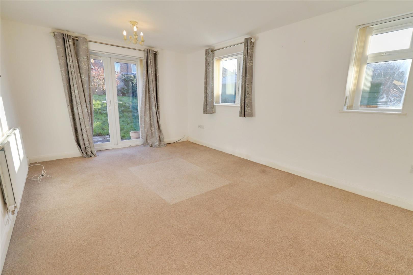 3 bedroom house for sale, Brook Close, Crewe, CW1, photo 2