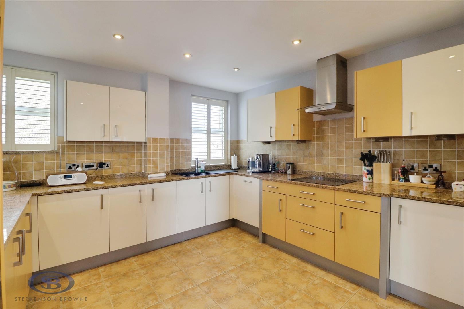 3 bedroom apartment for sale, Ashbourne Drive, Crewe, CW2, photo 2