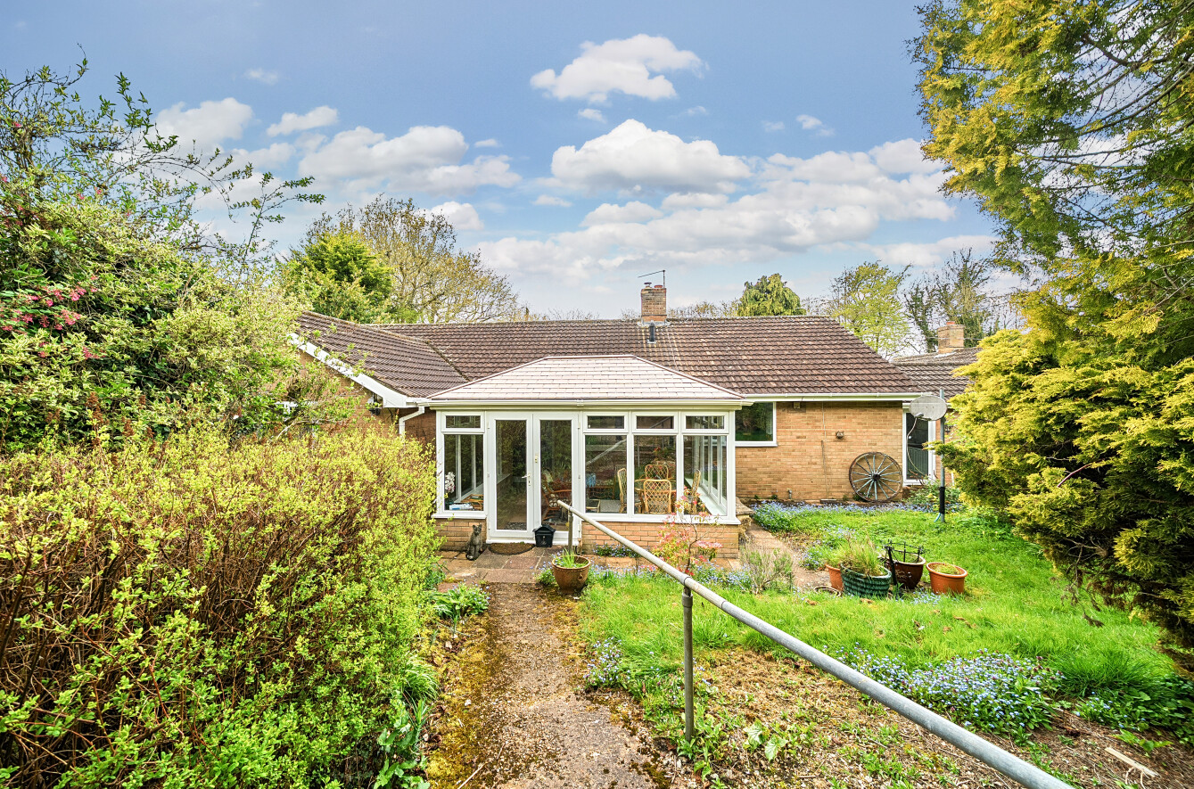 4 bedroom detached bungalow for sale, Aveley Wychend Goatacre Road, Alton, GU34