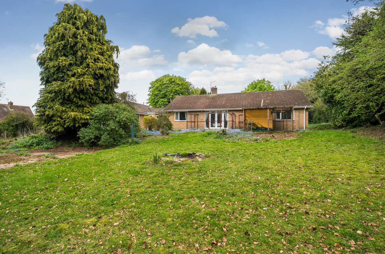 4 bedroom detached bungalow for sale, Aveley Wychend Goatacre Road, Alton, GU34
