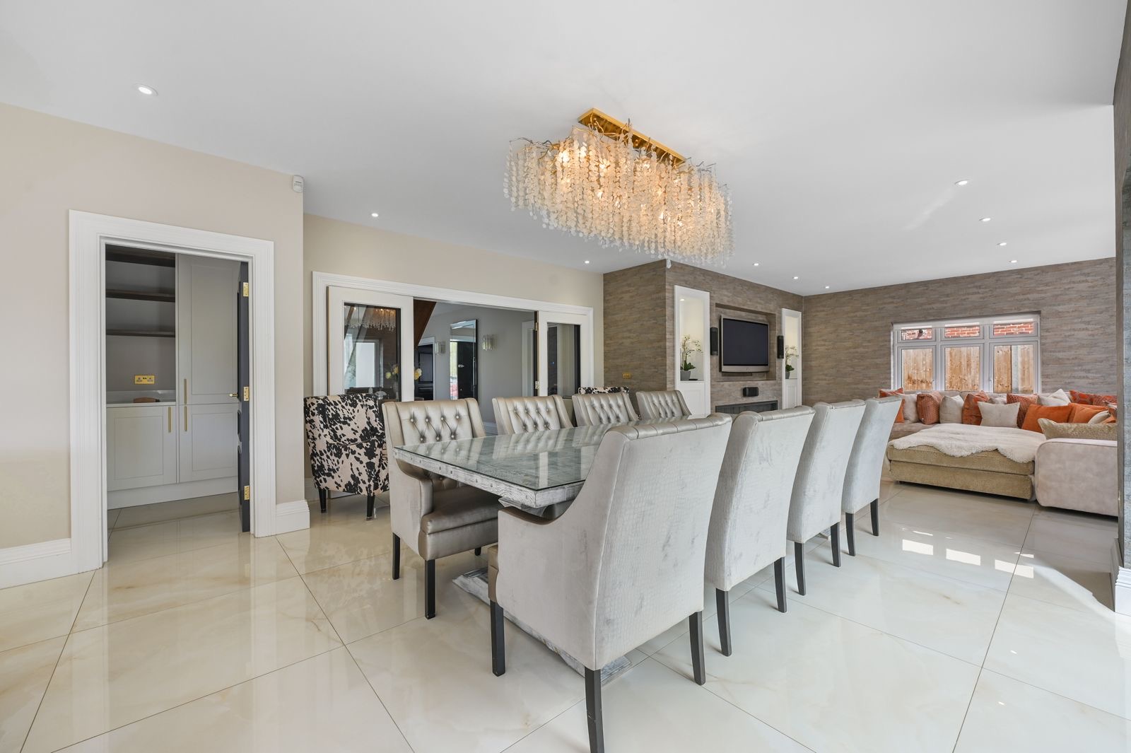 6 bedroom detached house for sale, Dentra Church Road, Billericay, CM11, photo 11 of 20