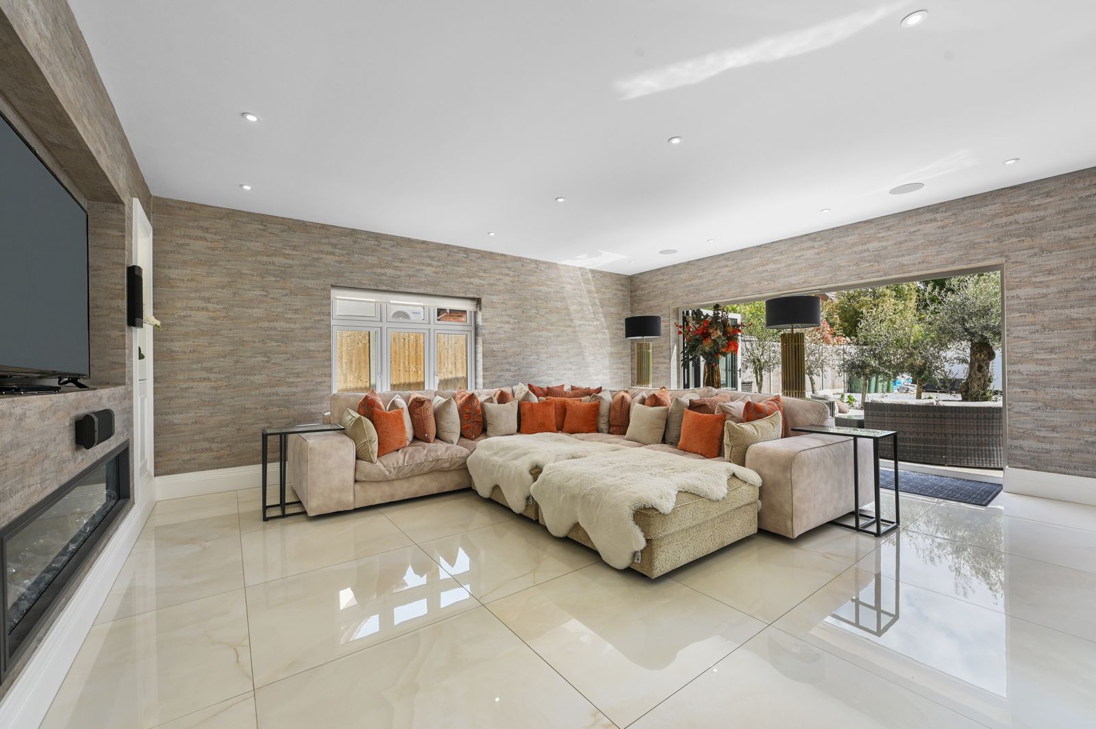 6 bedroom detached house for sale, Dentra Church Road, Billericay, CM11, photo 5