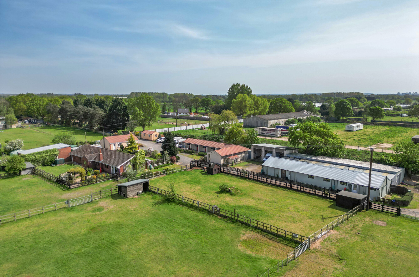 4 bedroom detached bungalow for sale, White Gate Farm New Lane, Newark, NG23