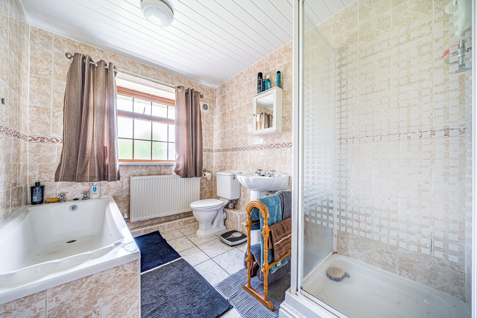 4 bedroom detached bungalow for sale, White Gate Farm New Lane, Newark, NG23
