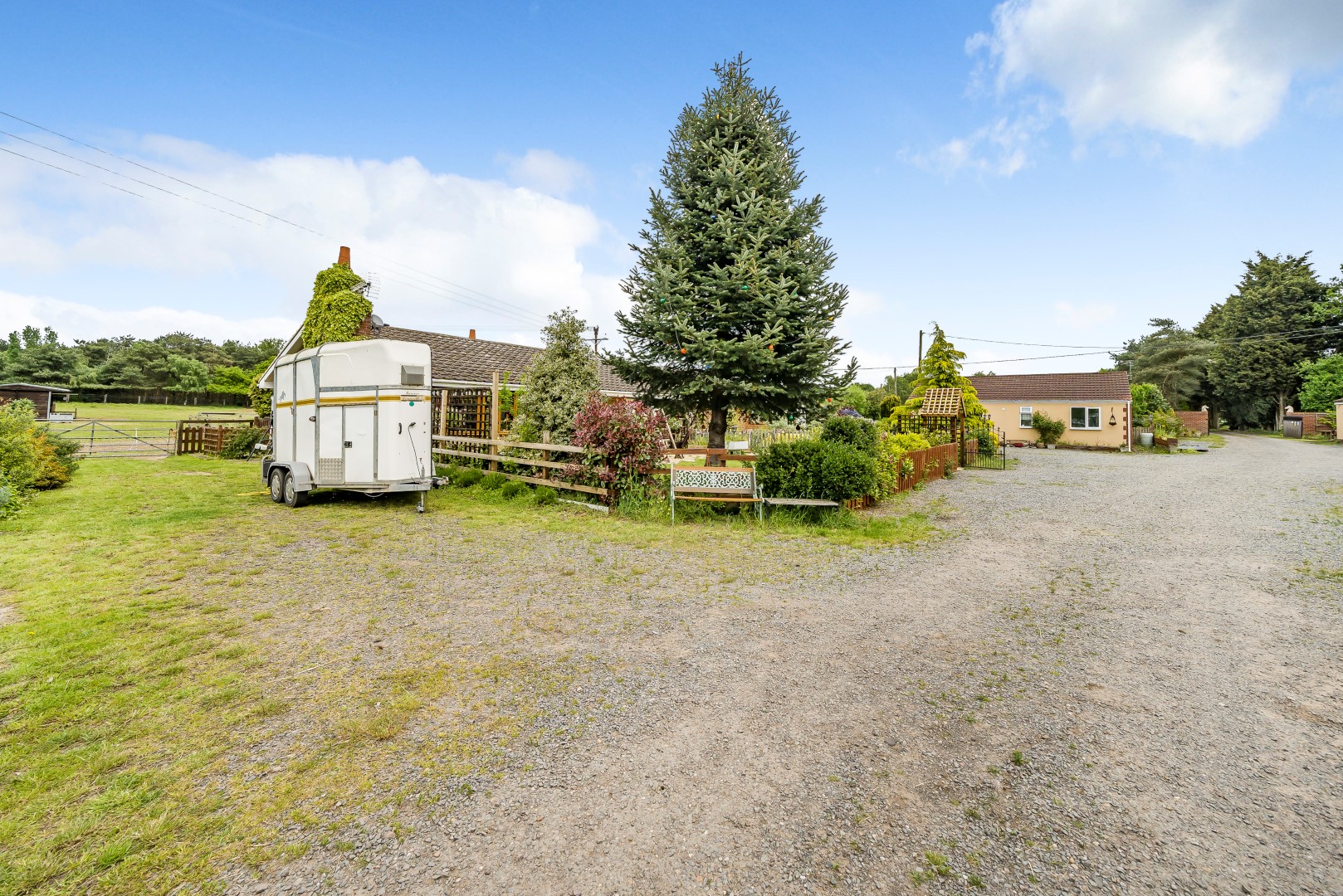 4 bedroom detached bungalow for sale, White Gate Farm New Lane, Newark, NG23