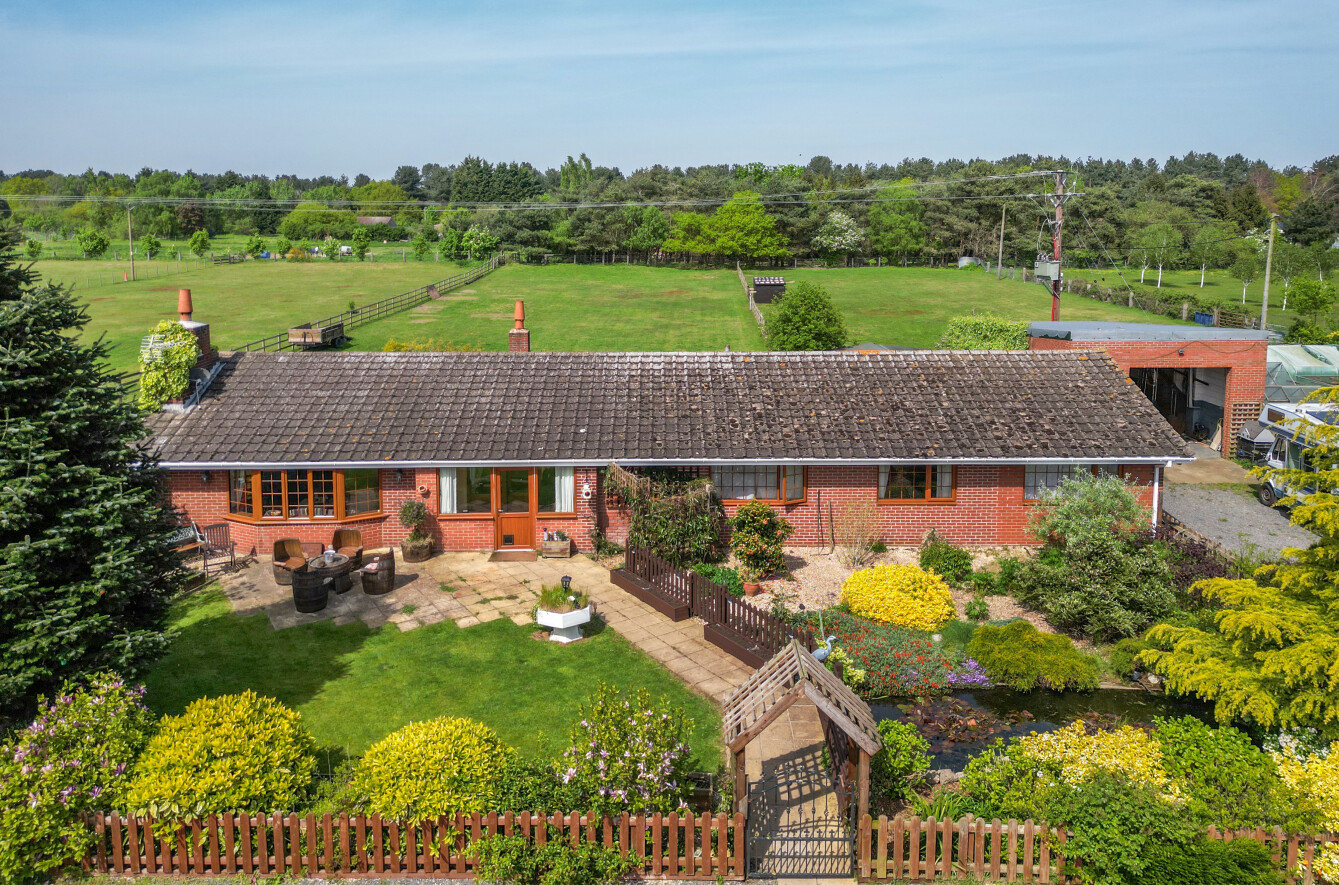 4 bedroom detached bungalow for sale, White Gate Farm New Lane, Newark, NG23