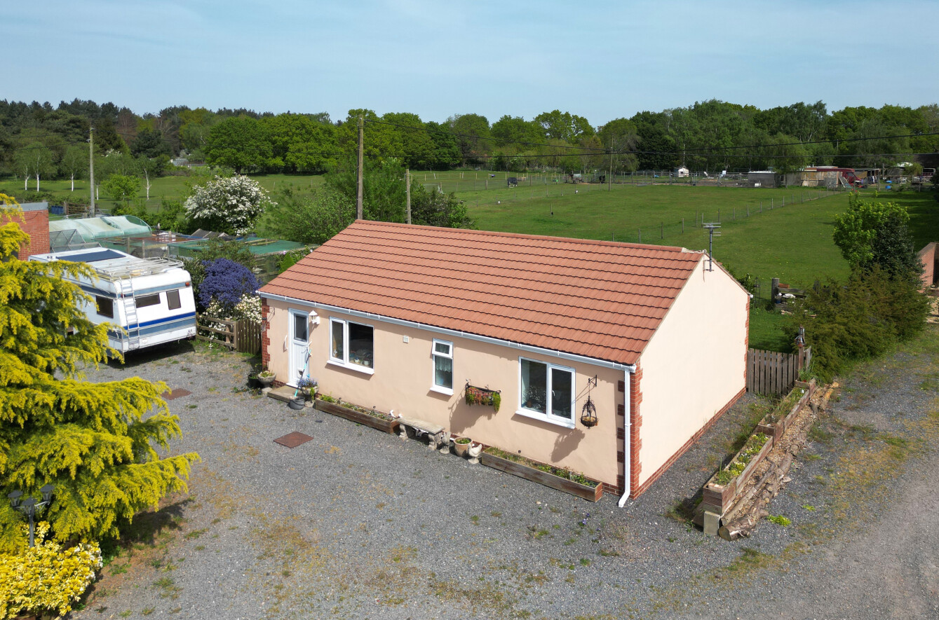 4 bedroom detached bungalow for sale, White Gate Farm New Lane, Newark, NG23