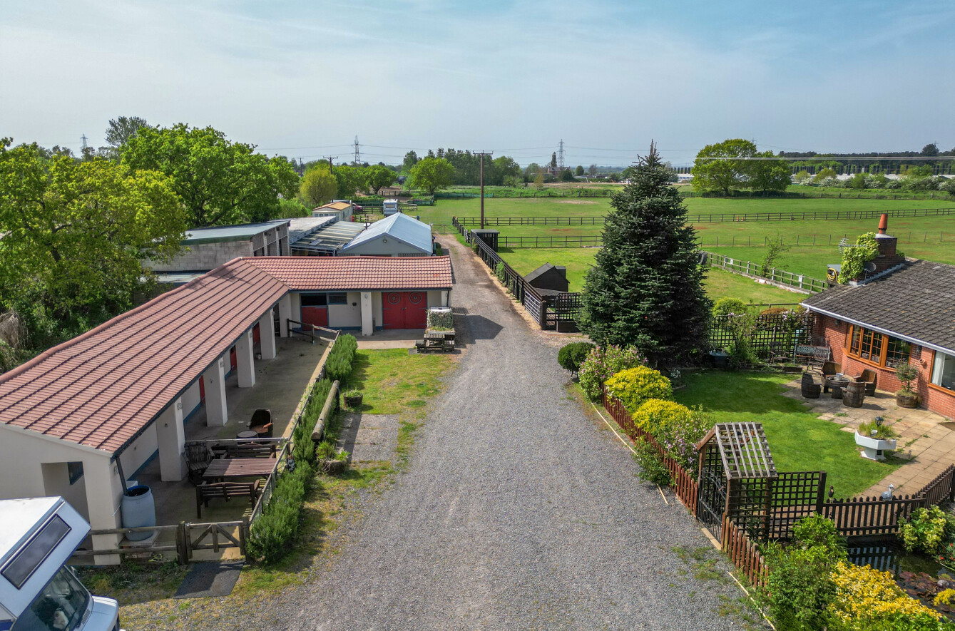 4 bedroom detached bungalow for sale, White Gate Farm New Lane, Newark, NG23