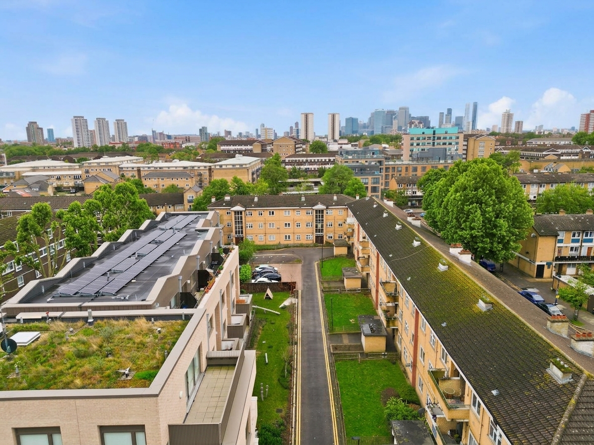 2 bedroom maisonette for sale, Barford House, Bow, E3, photo 1