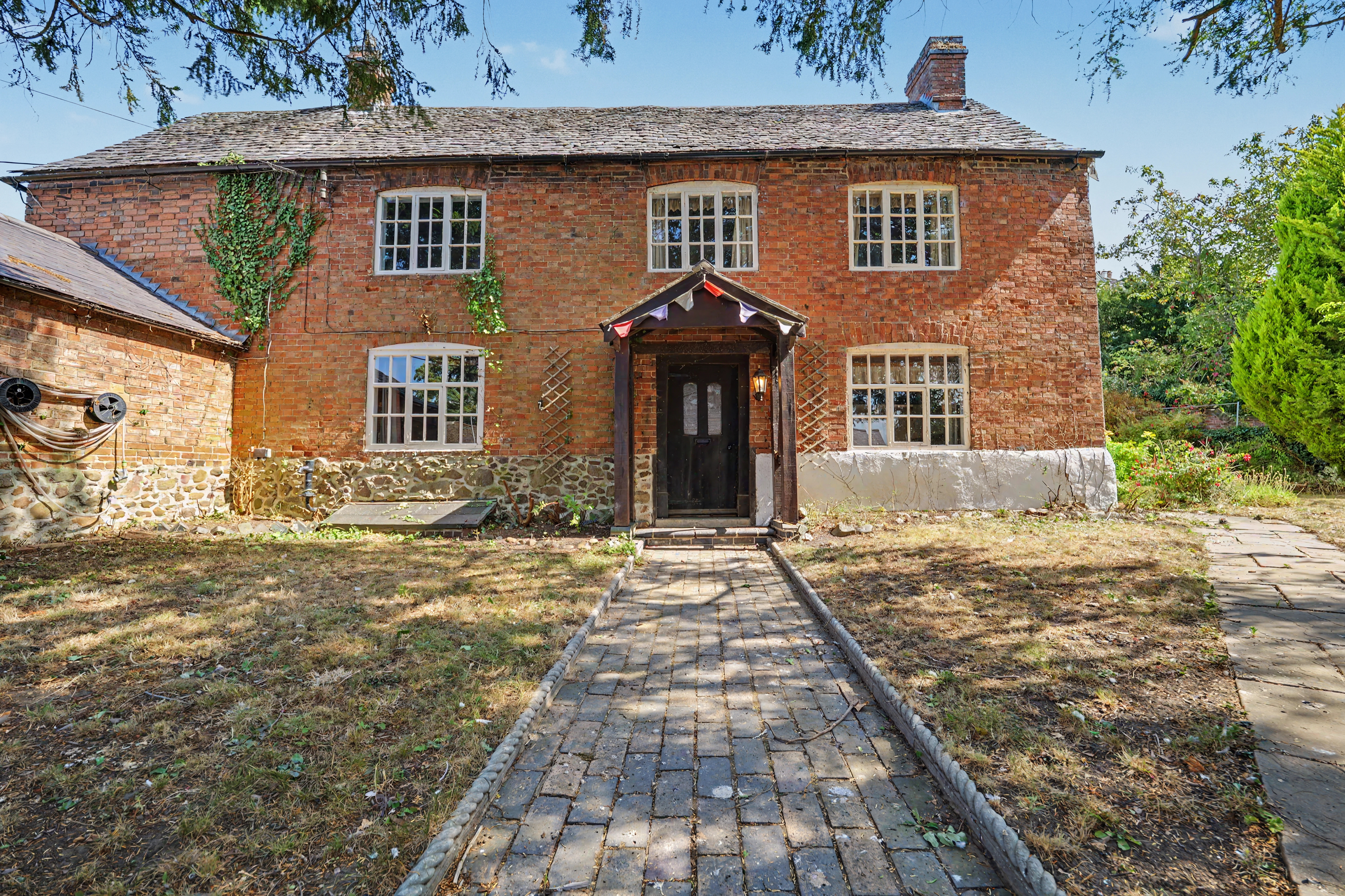 4 bedroom detached house for sale, Yew Tree Farm Main Street, Leicester, LE8