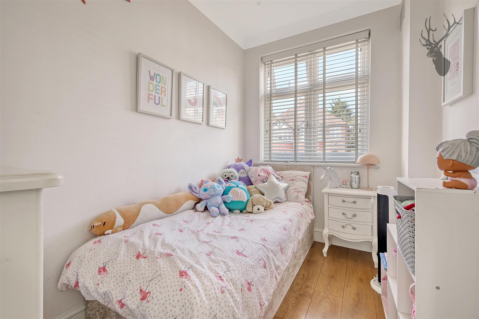 4 bedroom semi detached house for sale, Fairlight Avenue, London, E4, photo 17 of 20