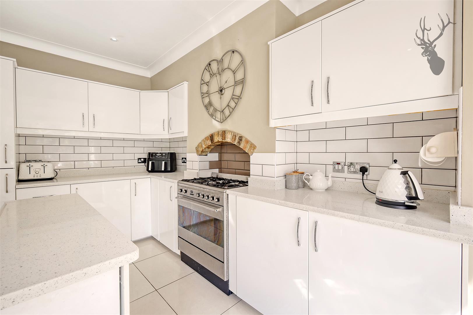 4 bedroom semi detached house for sale, Fairlight Avenue, London, E4, photo 9 of 20