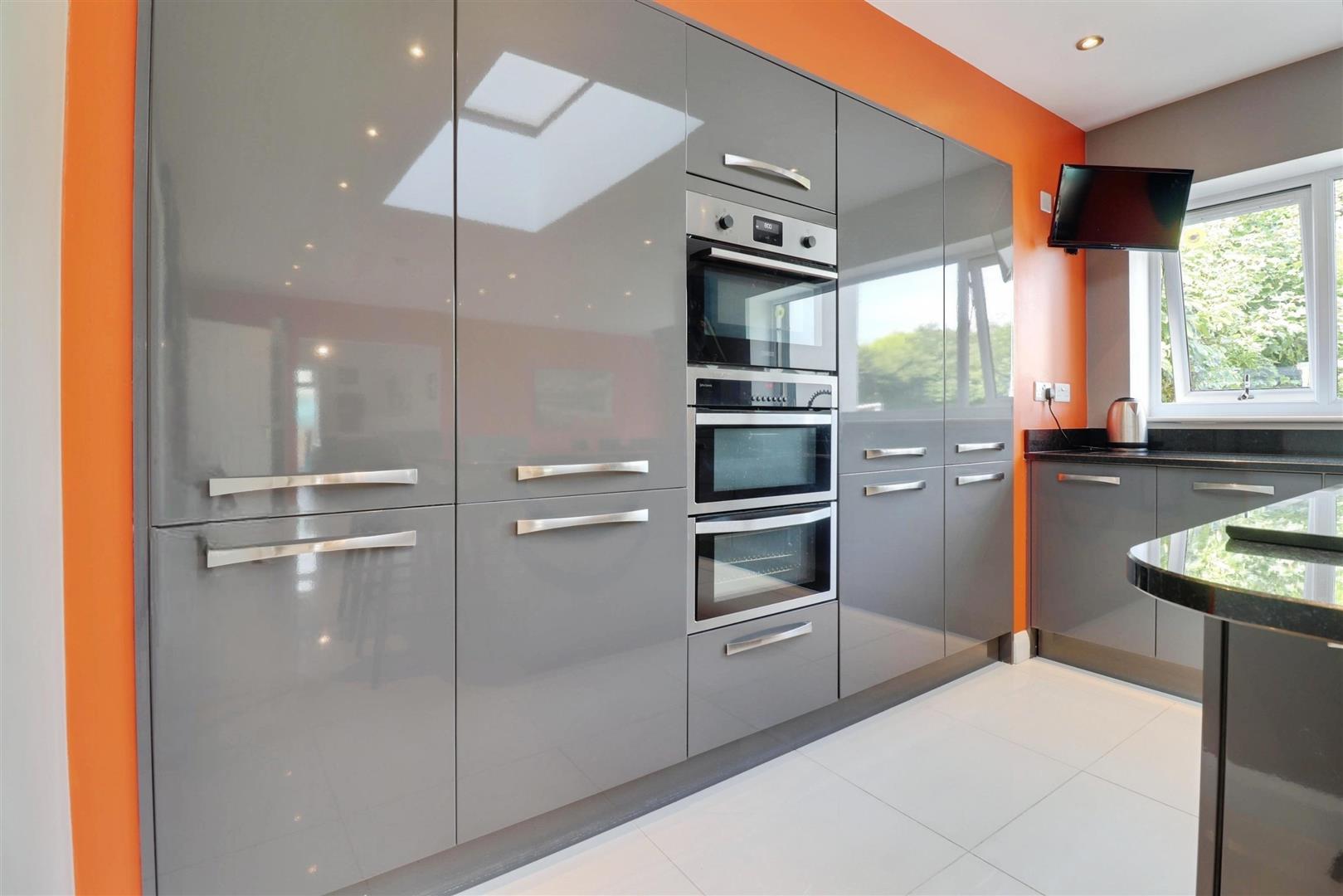 7 bedroom house for sale, Pikemere Road, Stoke-On-Trent, ST7, photo 3