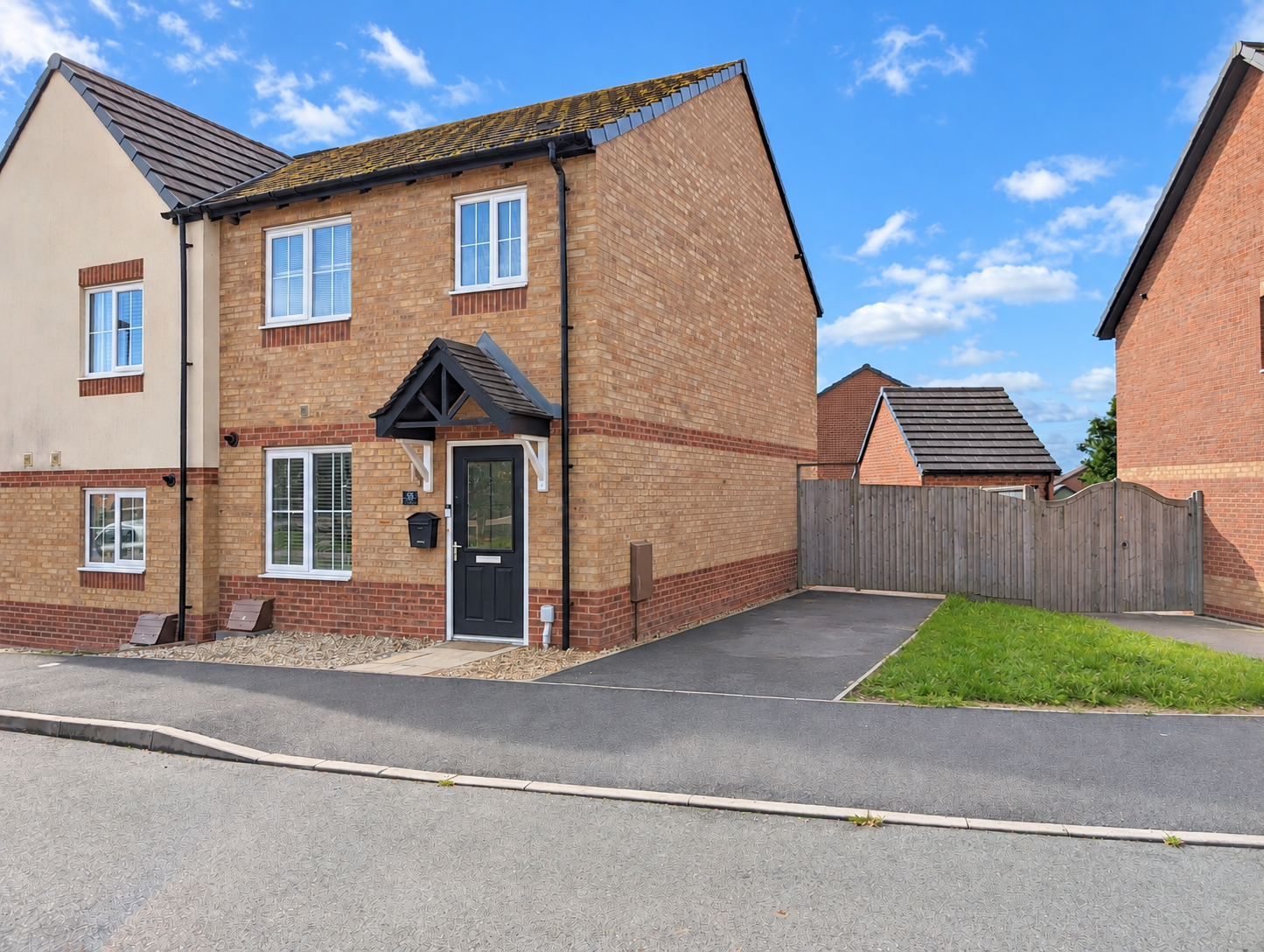 3 bedroom semi detached house for sale, Oakway Drive, Swadlincote, DE11, photo 1