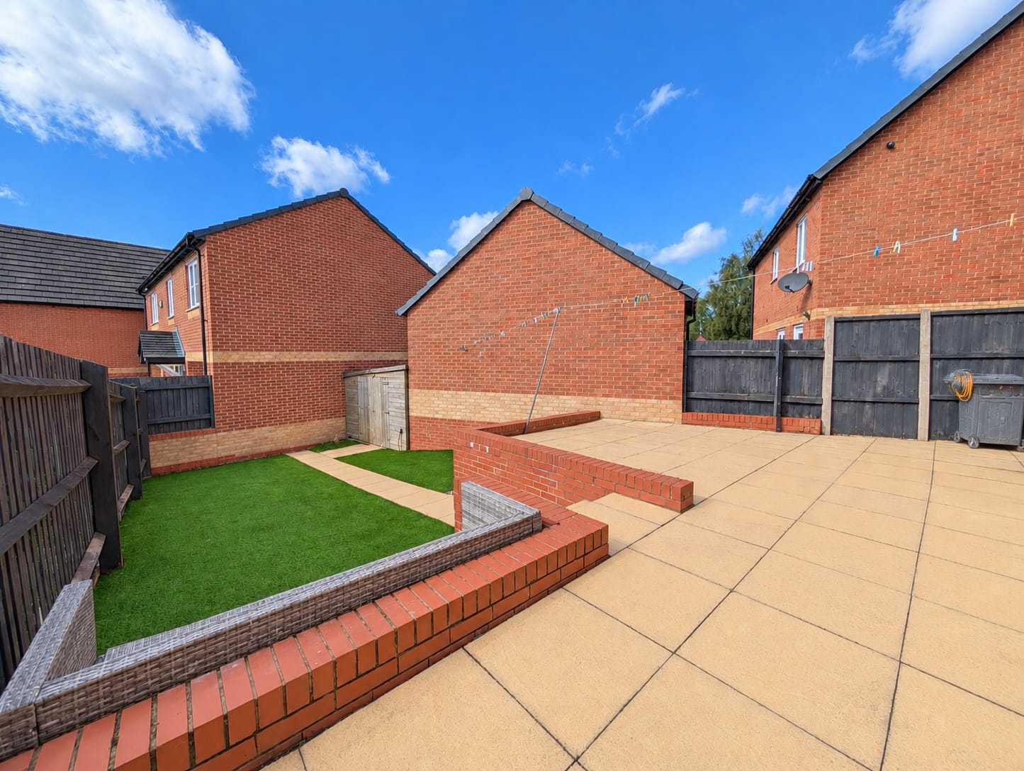 3 bedroom semi detached house for sale, Oakway Drive, Swadlincote, DE11, photo 2